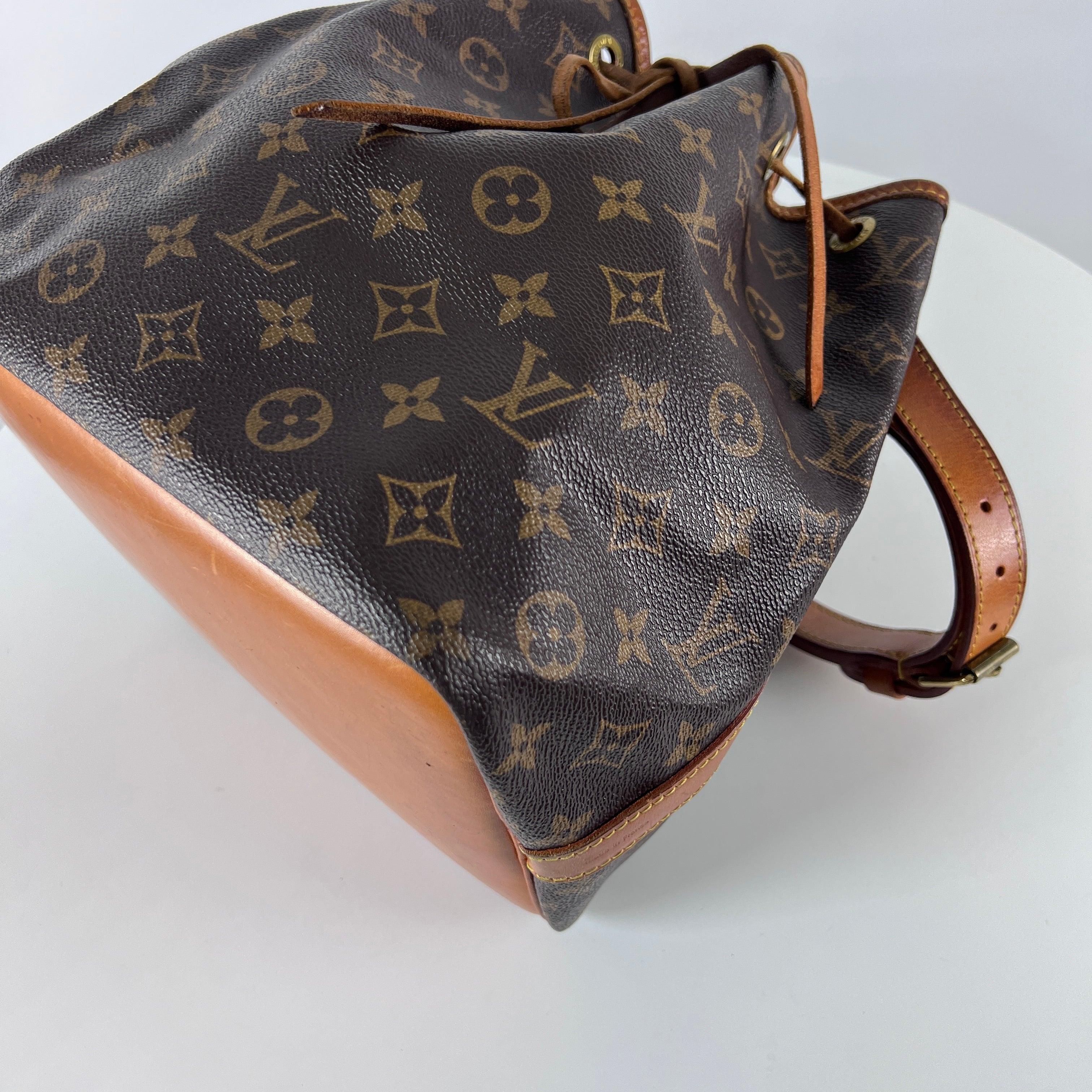 Louis Vuitton Noé Shoulder Bag Monogram Canvas Brown 1990s en vente 4