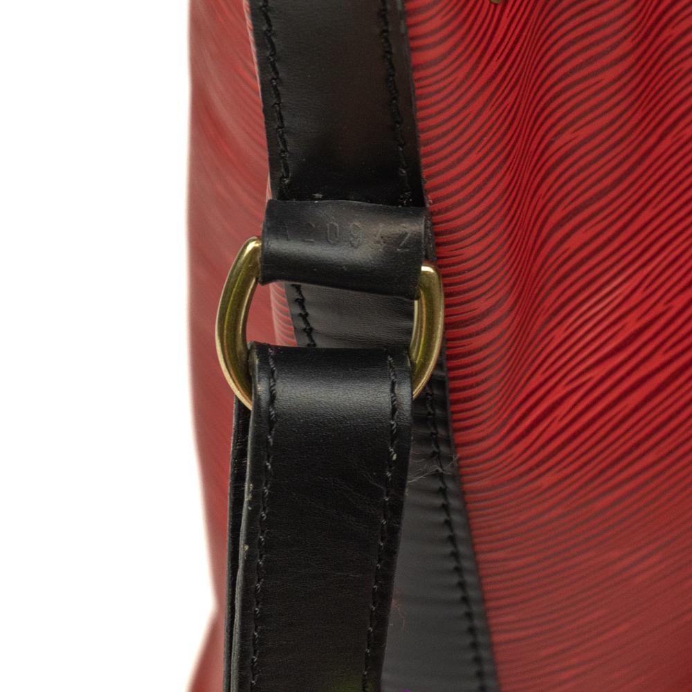LOUIS VUITTON, Noé Vintage in red épi leather For Sale 2
