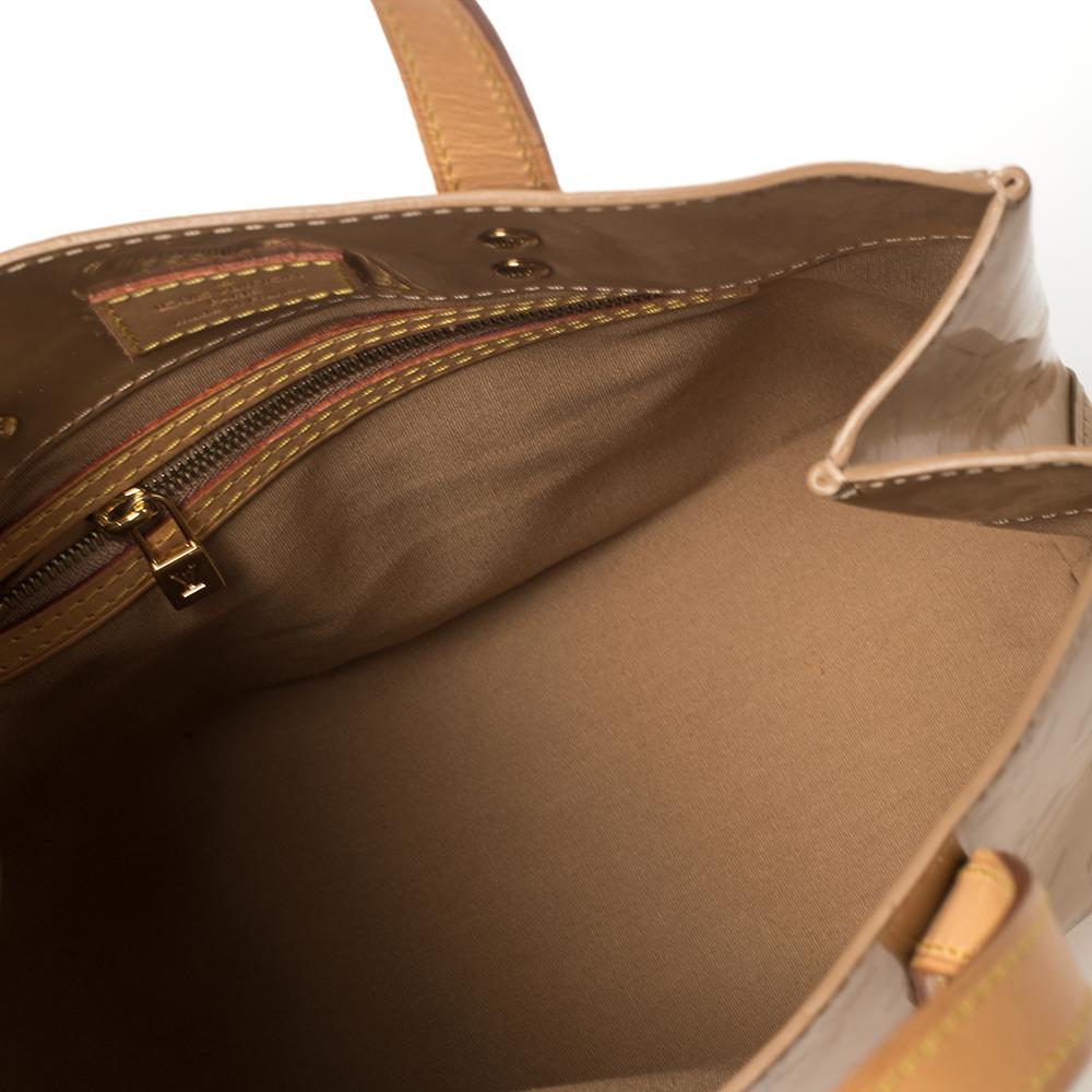 Louis Vuitton Noisette Monogram Vernis Reade PM Bag In Good Condition In Dubai, Al Qouz 2