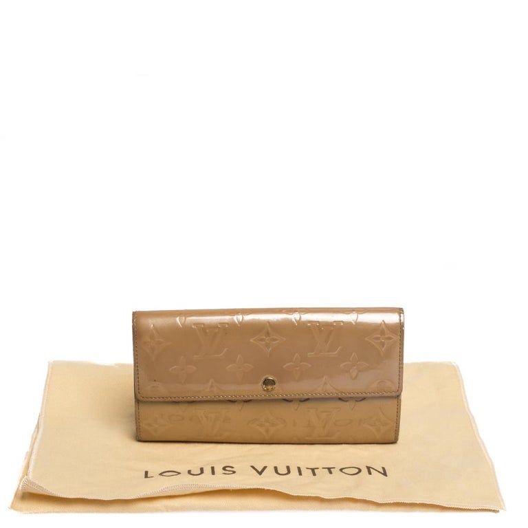 Louis Vuitton Noisette Monogram Vernis Sarah Wallet For Sale 5