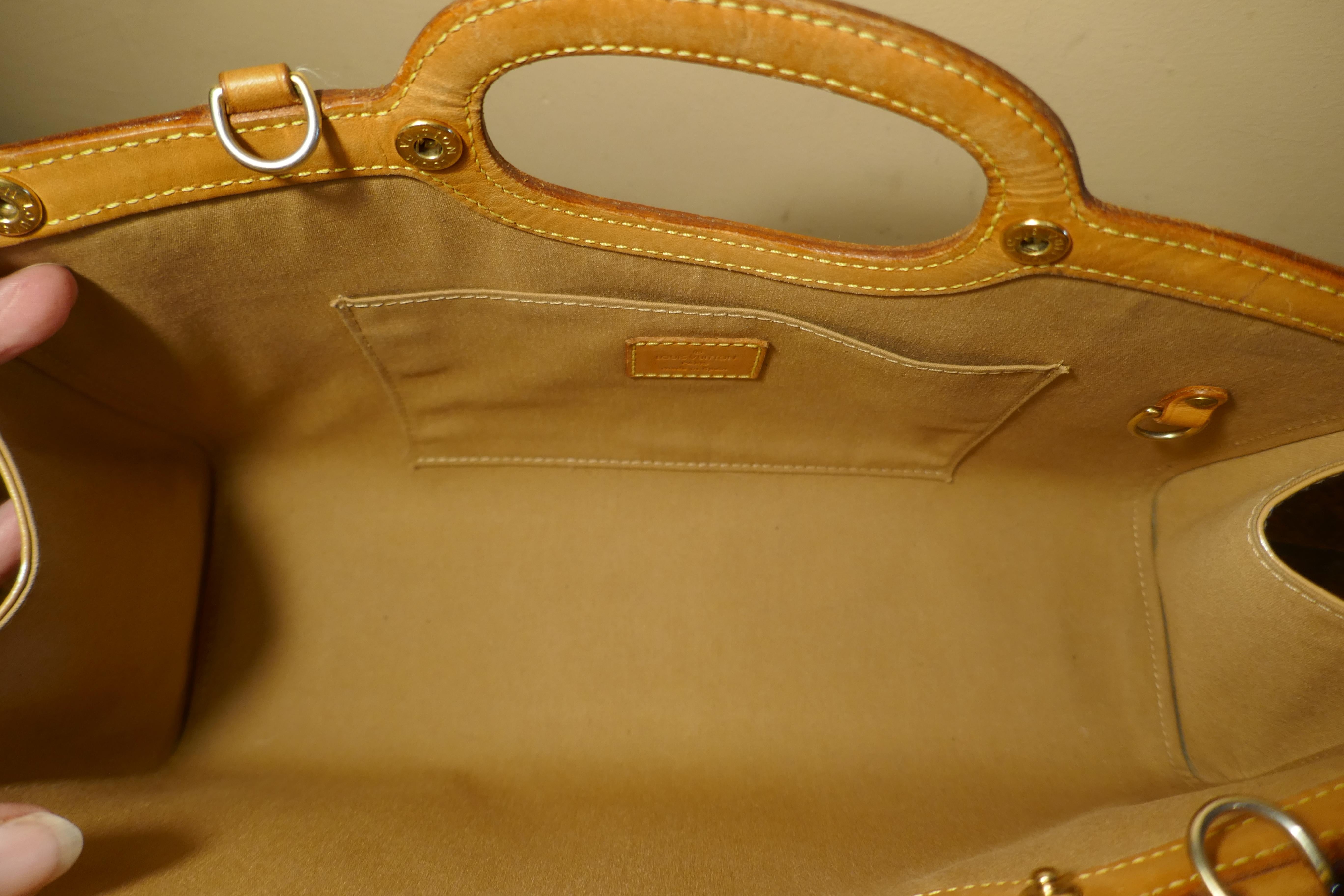 Women's Louis Vuitton Noisette Vernis Roxbury Drive Bag   For Sale