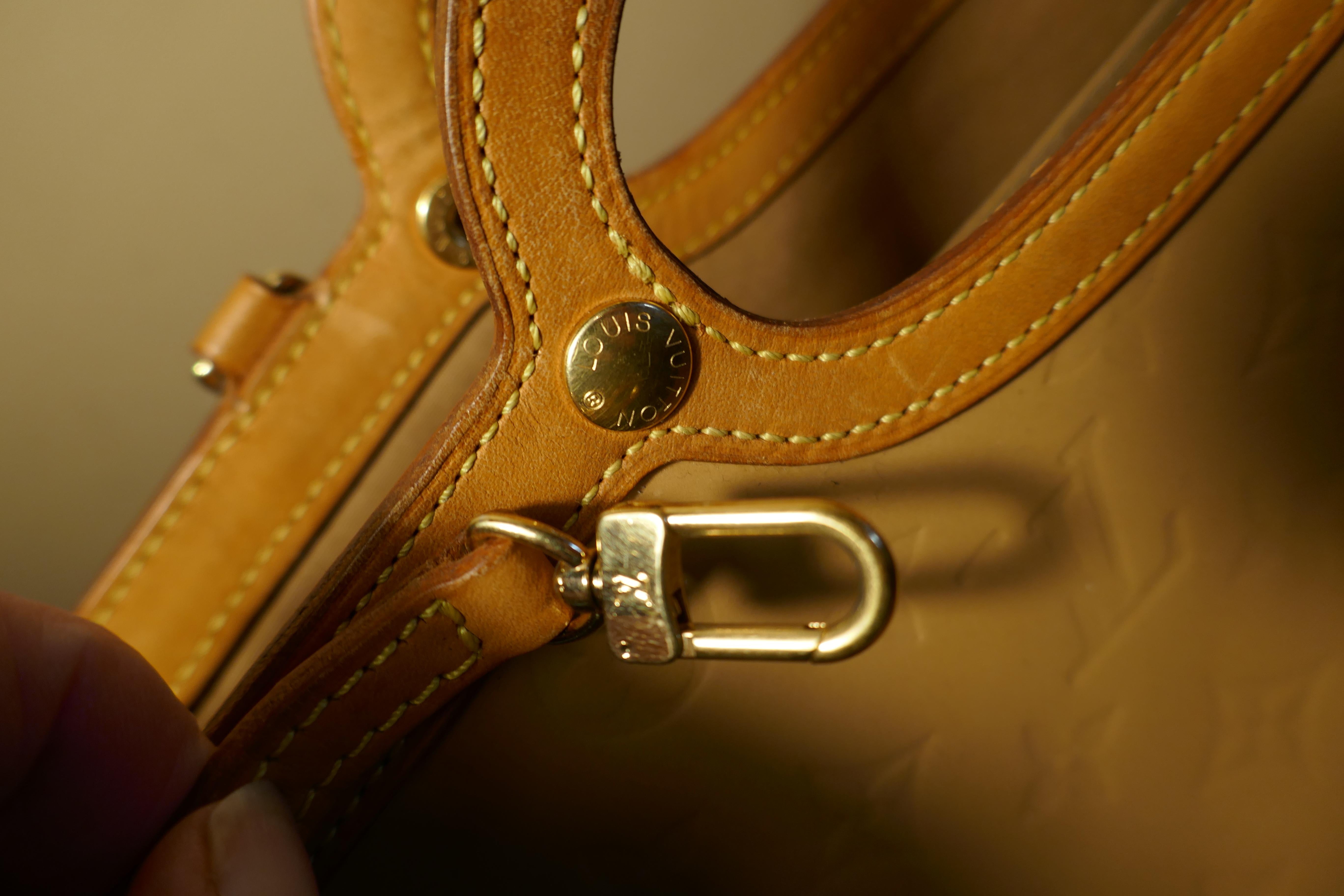 Louis Vuitton Noisette Vernis Roxbury Drive Bag   For Sale 1