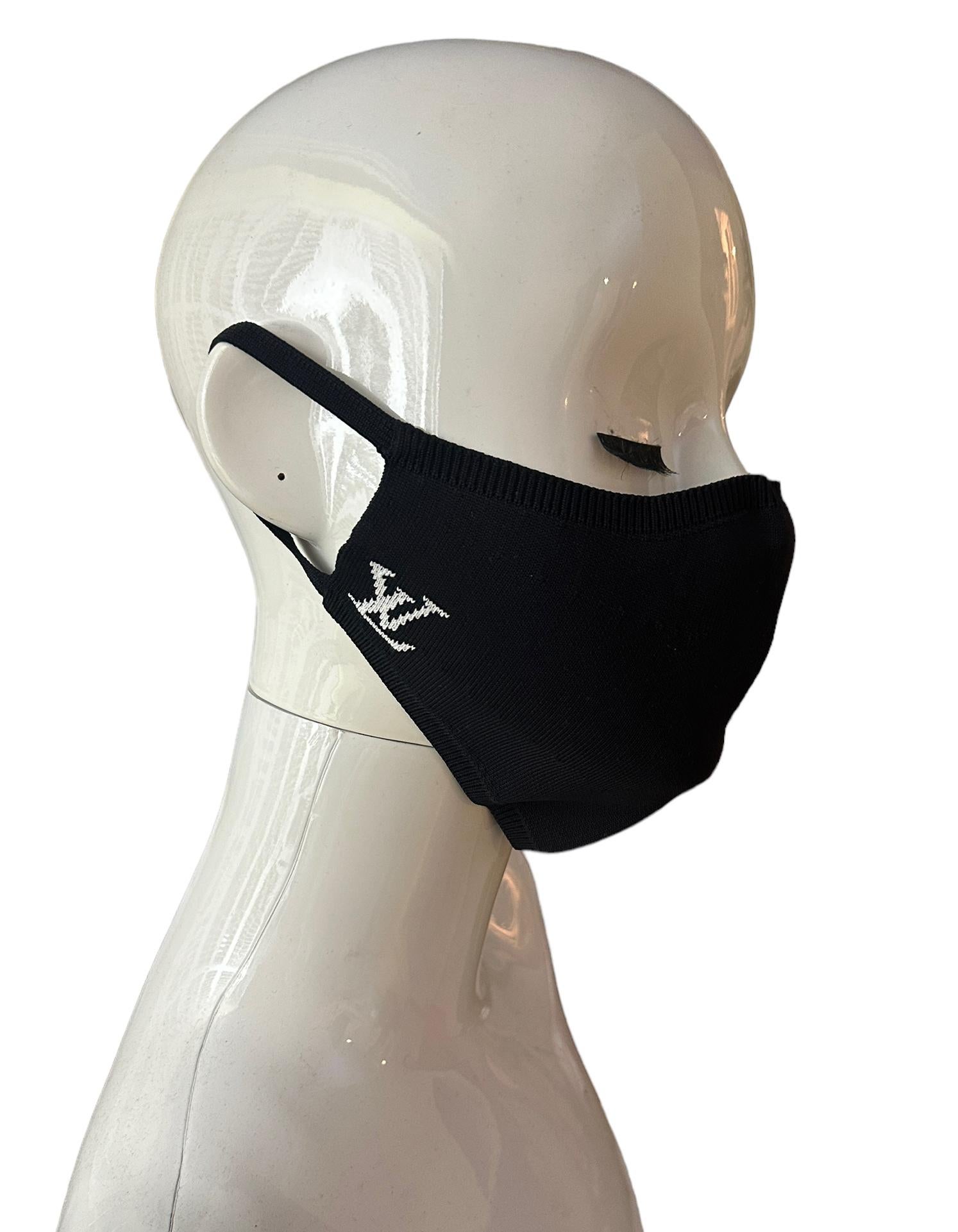 Louis Vuitton NWT Black Logo Face Mask In New Condition For Sale In New York, NY