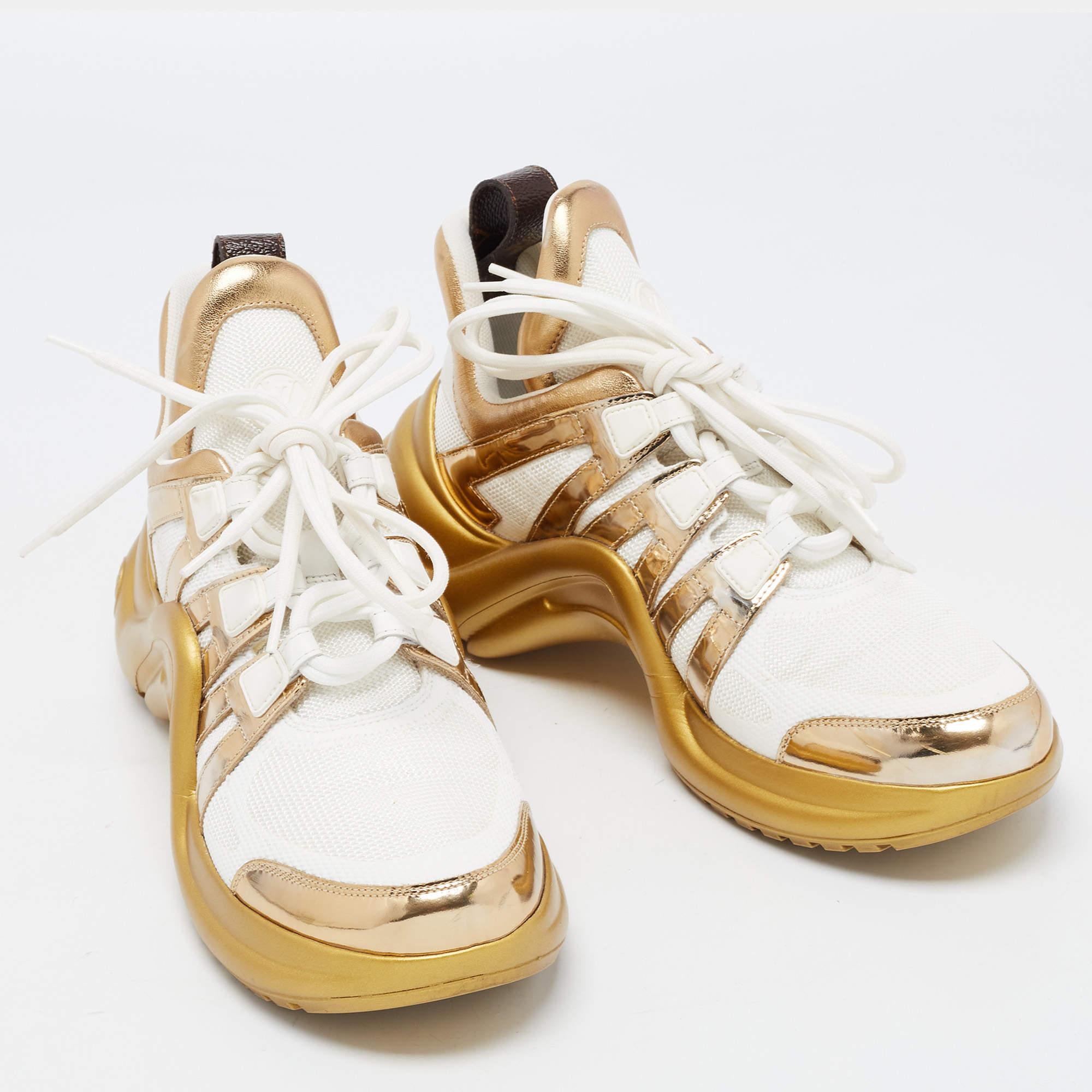 Louis Vuitton Nylon and Foil Leather Arclight Low Top Sneakers Size 39 In Good Condition In Dubai, Al Qouz 2