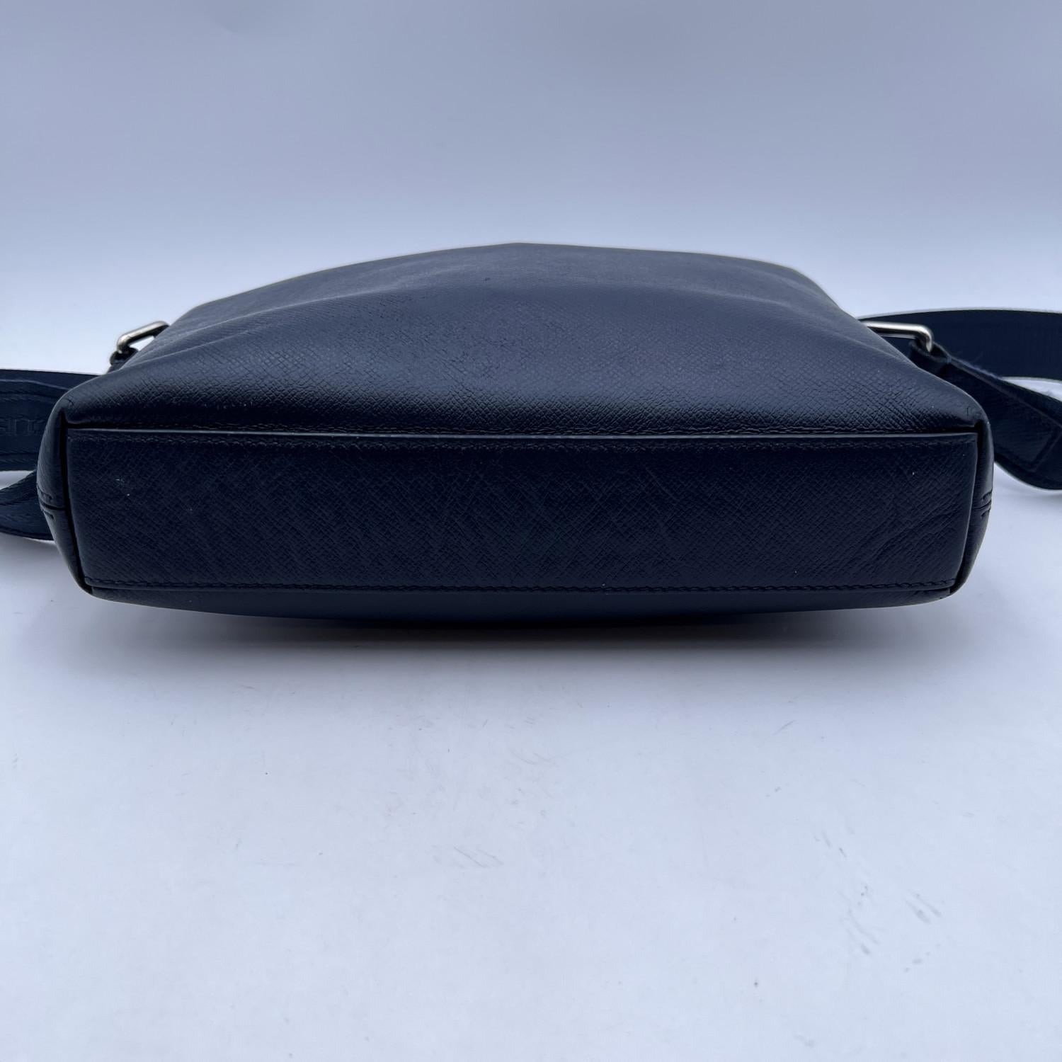 Louis Vuitton Ocean Blue Taiga Leather Taiga Grigori PM Messenger Bag 5