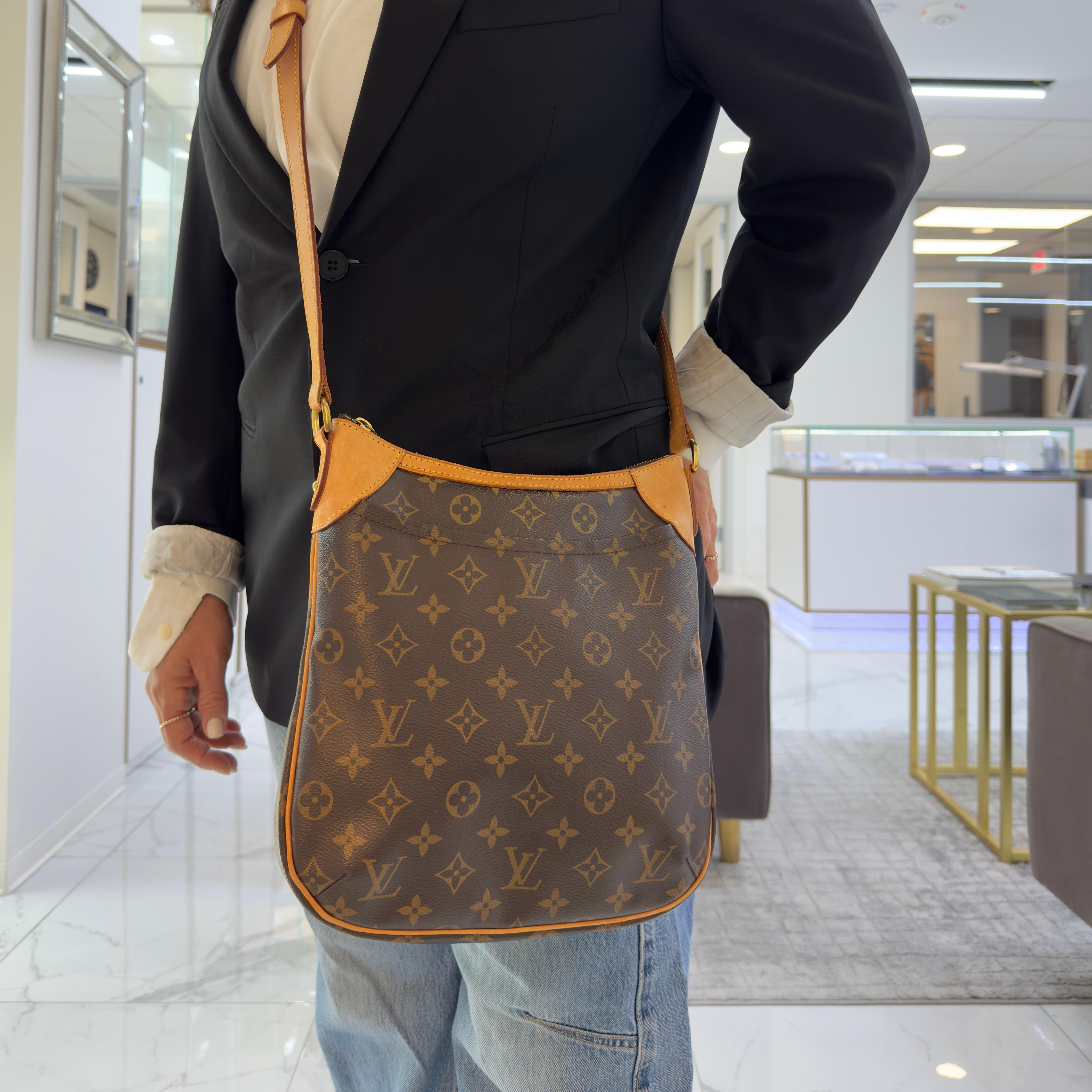 Louis Vuitton Odeon PM Postage M56390 Monogram Canvas Shoulder Crossbody Bag en vente 5