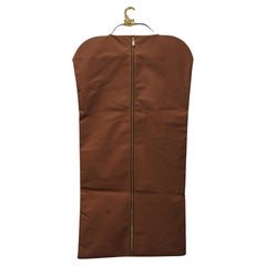 Louis Vuitton of Paris porta abiti in tela Tan con gruccia in ottone
