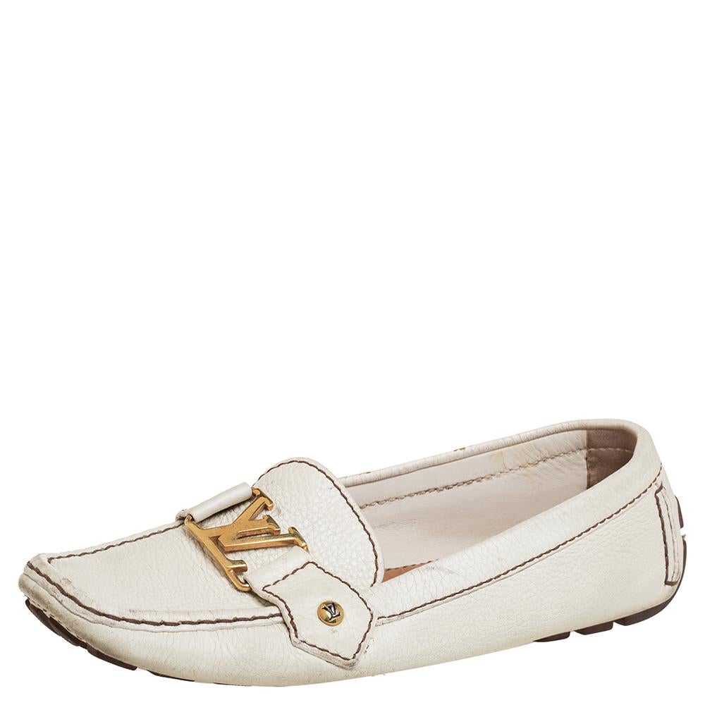 Look sharp and neat with this pair of Monte Carlo loafers from Louis Vuitton. They have been crafted from leather and designed with the art of fine stitching and the signature 'LV' logo on the uppers and logo details on the counters. The pair is