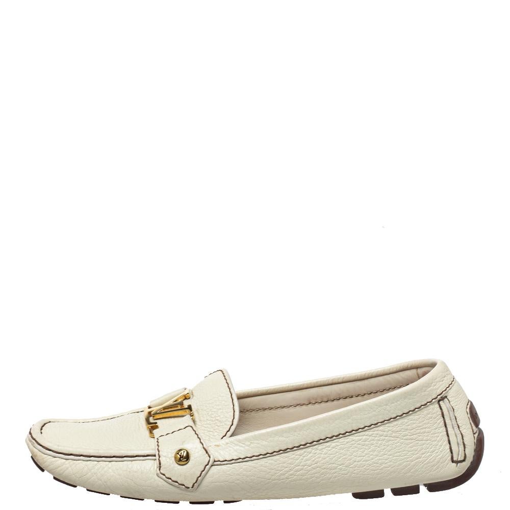 Look sharp and neat with this pair of Monte Carlo loafers from Louis Vuitton. They have been crafted from leather and designed with the art of fine stitching and the signature 'LV' logo on the uppers and logo details on the counters. The pair is