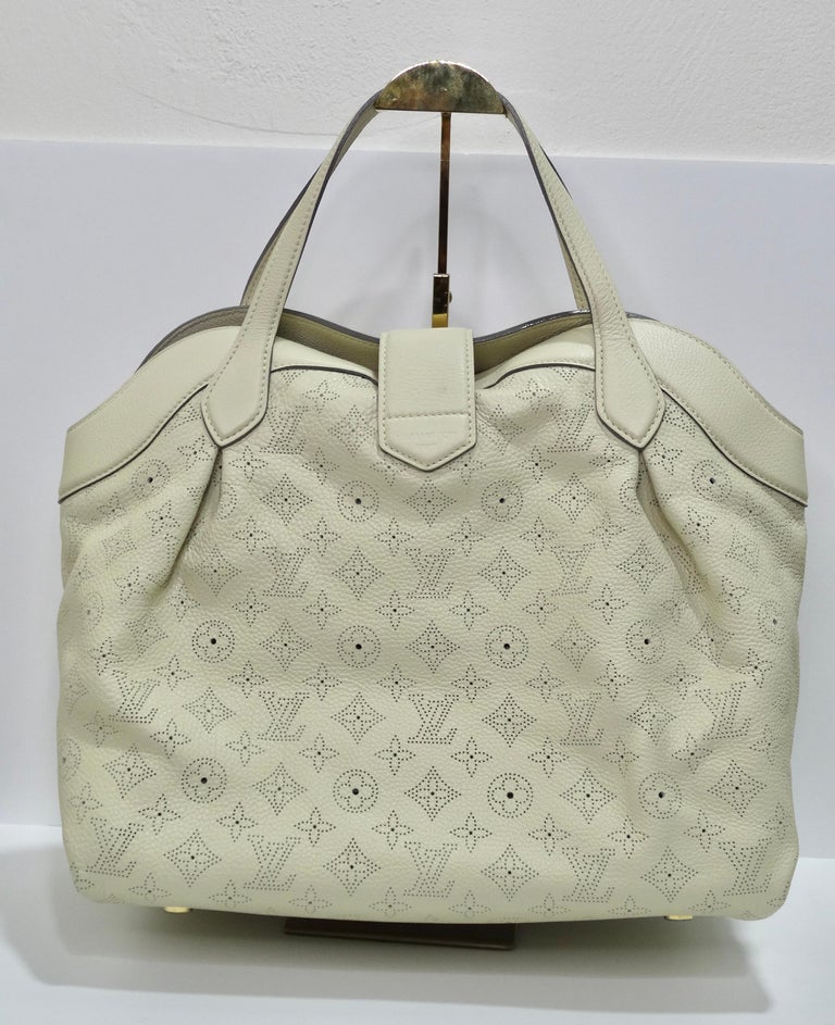 Louis Vuitton Off-White Monogram Mahina Cirrus PM Bag For Sale 5