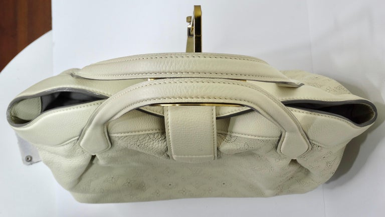 Louis Vuitton Off-White Monogram Mahina Cirrus PM Bag For Sale 7