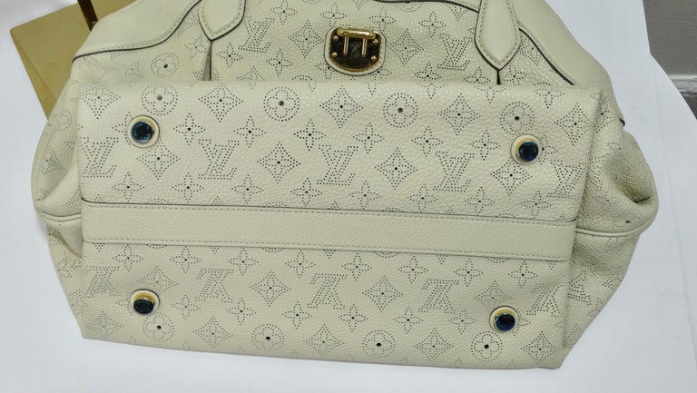 Louis Vuitton Off-White Monogram Mahina Cirrus PM Bag For Sale 11