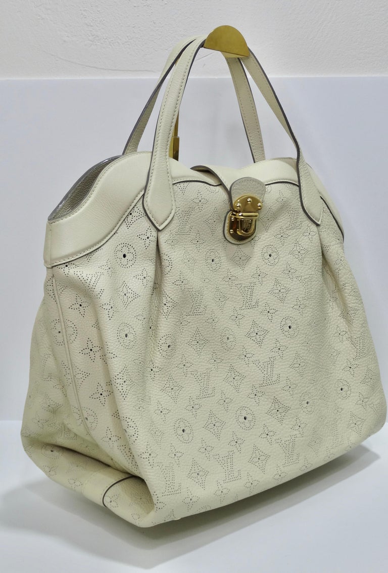 Louis Vuitton Off-White Monogram Mahina Cirrus PM Bag In Excellent Condition For Sale In Scottsdale, AZ