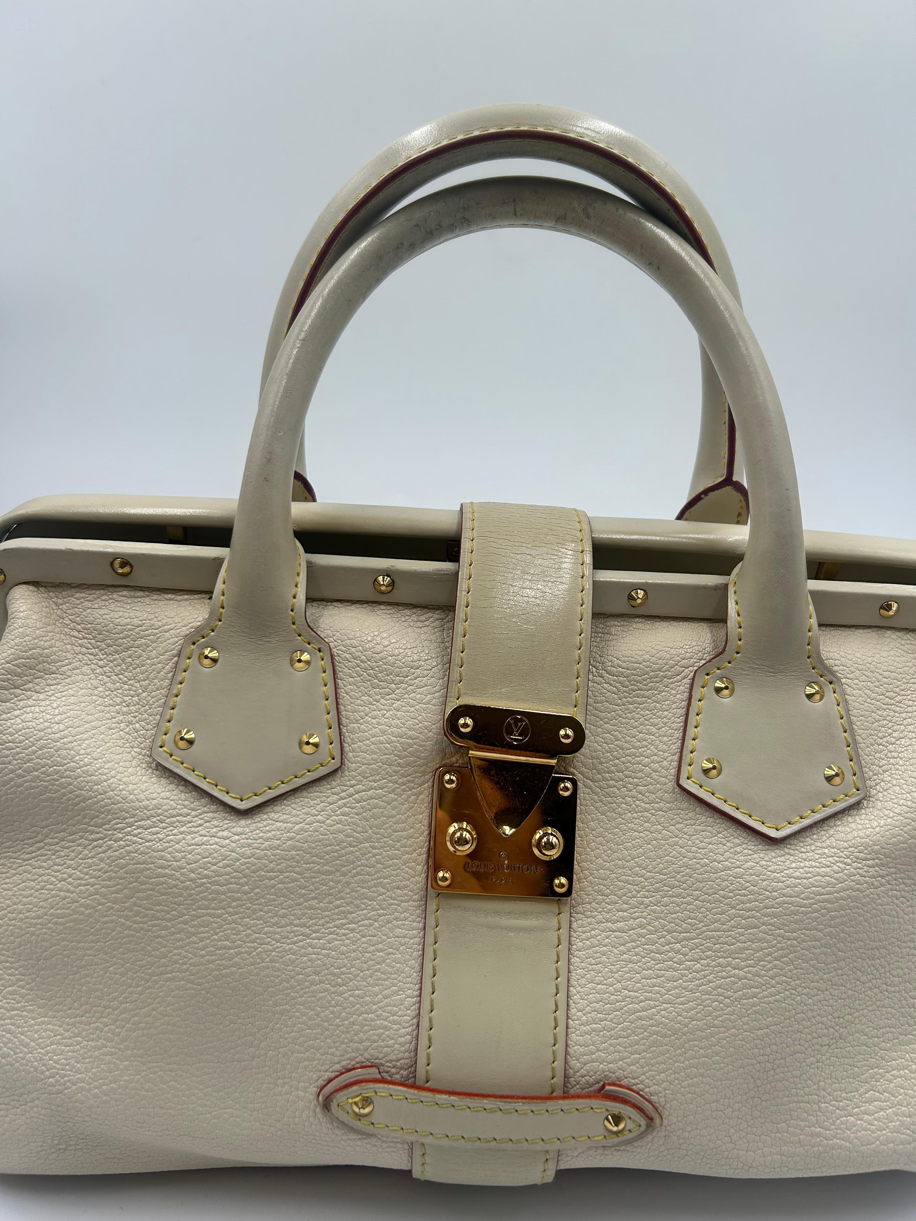 Louis Vuitton Off White Suhali Leder L'Ingenieux PM Tasche (Grau) im Angebot