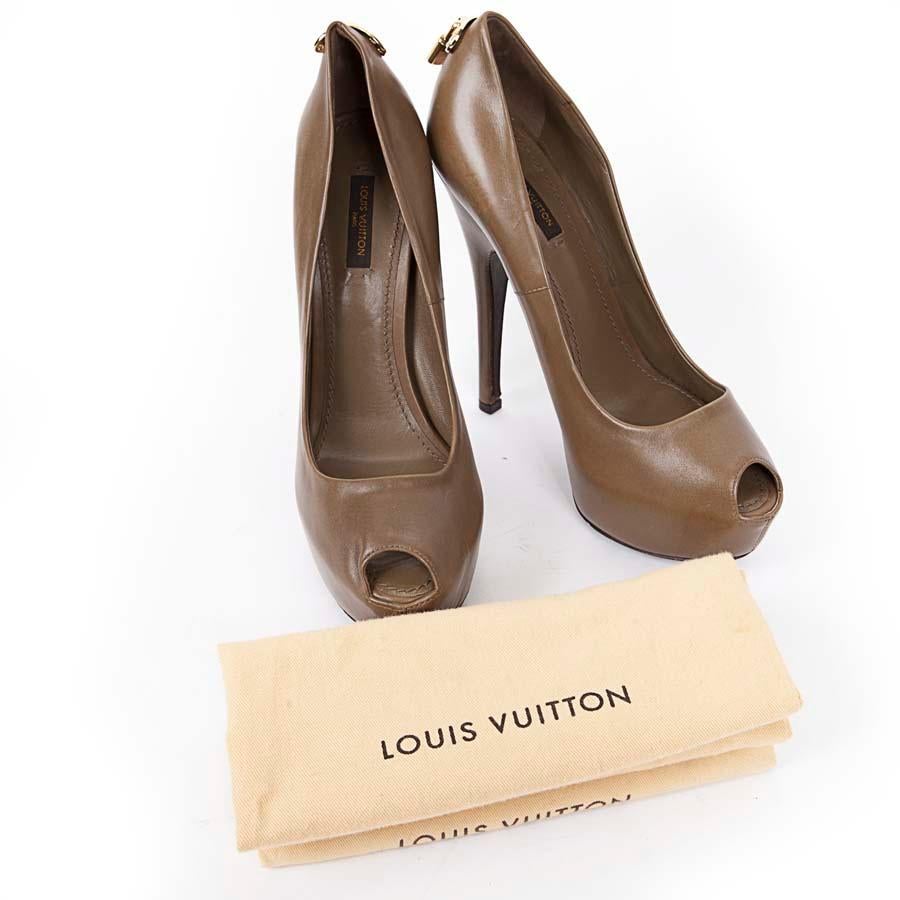 LOUIS VUITTON Oh Really Khaki Leather Shoes Size 39 In New Condition For Sale In Paris, FR