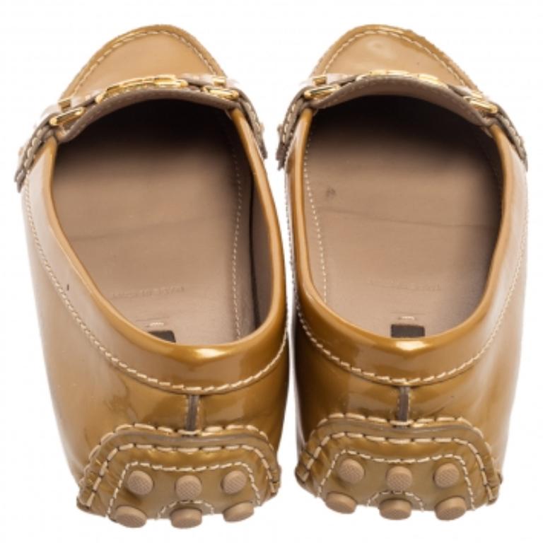 Louis Vuitton Olive Green Patent Leather Logo Loafers Size 36 In Good Condition For Sale In Dubai, Al Qouz 2