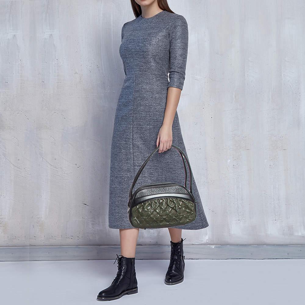 A classic handbag comes with the promise of enduring appeal boosting your style time and again. This LV Mizi Vienna bag is one such creation. It's a fine purchase.