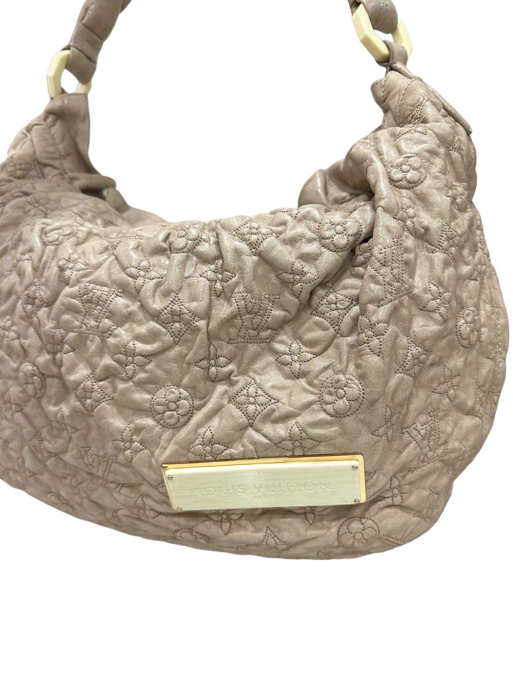 Louis Vuitton Olympe Nimbus sac à poignée supérieure en cuir beige Emprainte en vente 2