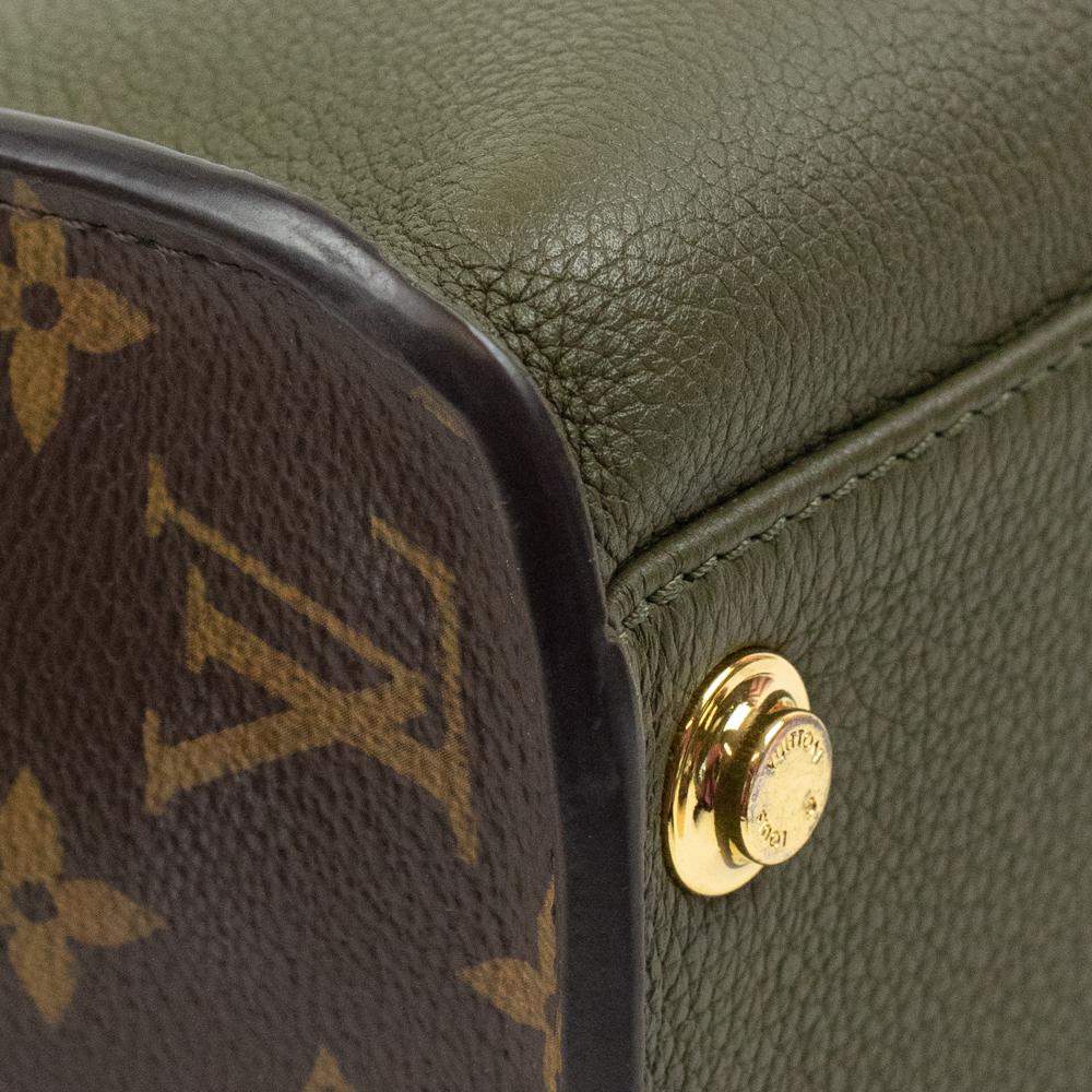Louis Vuitton, On my side in green leather 4