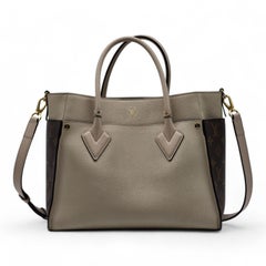 Sac à bandoulière Louis Vuitton On My Side MM Monogram en cuir crème