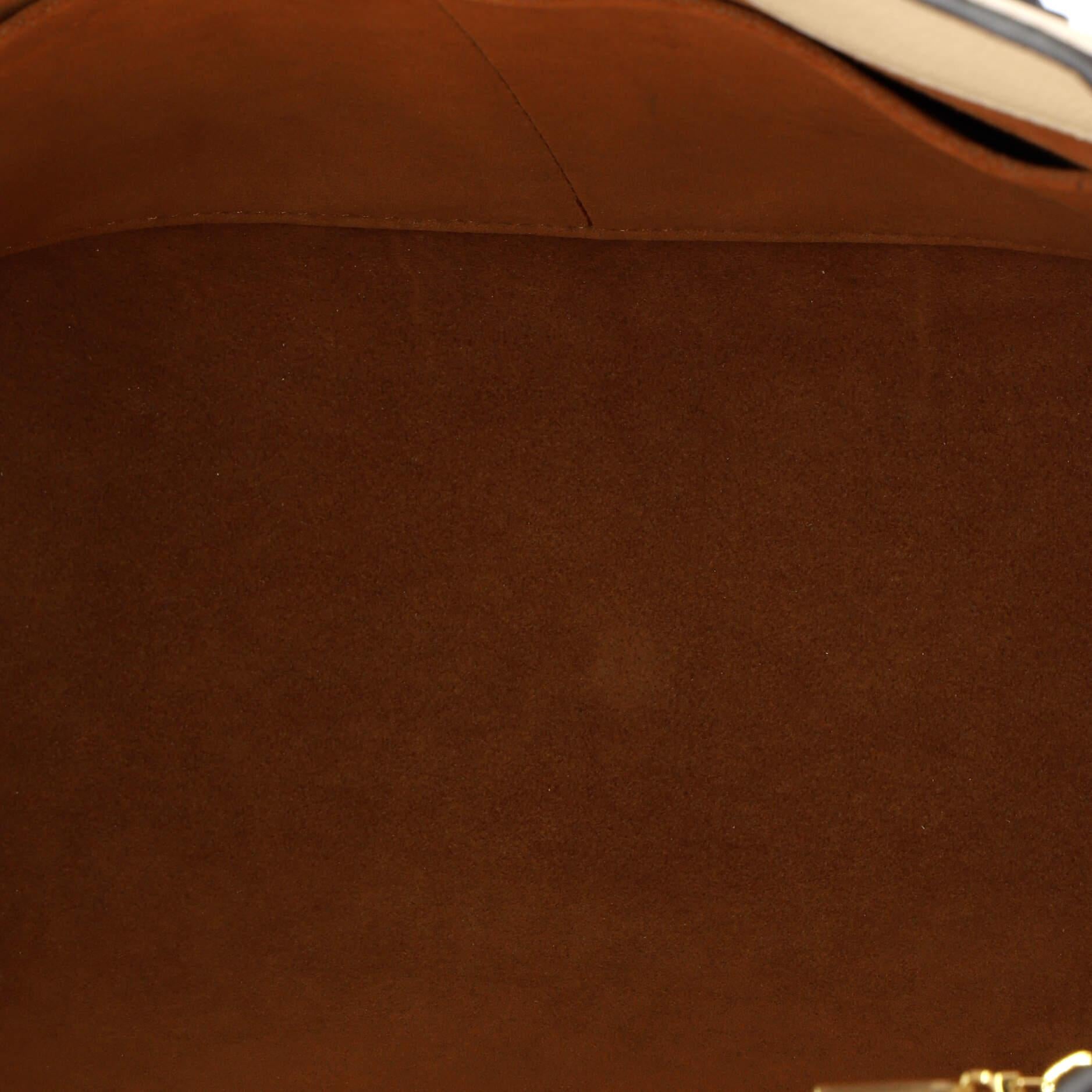 Louis Vuitton On My Side Fourre-tout en cuir avec toile à monogramme MM en vente 1