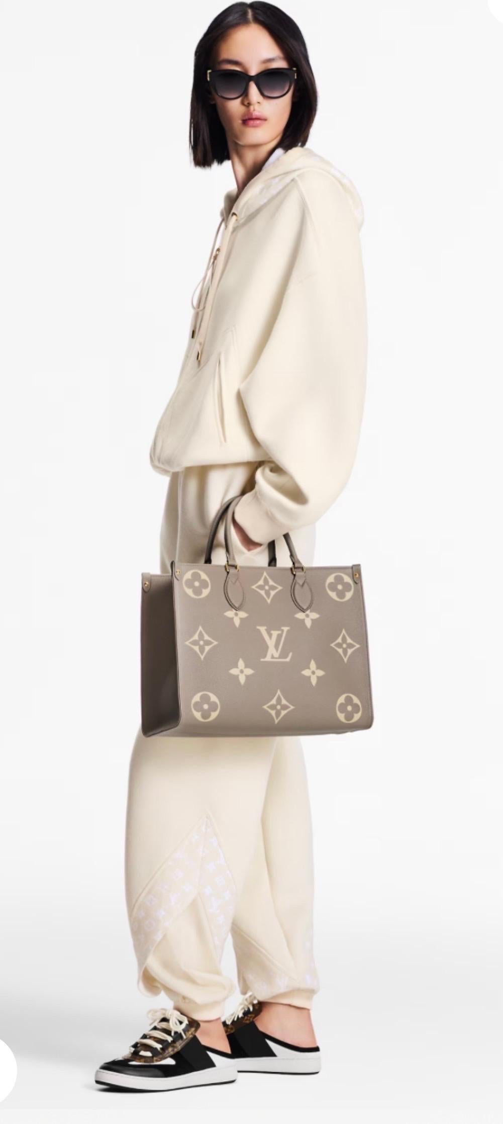 Louis Vuitton On The Go BICOLOR MM Monogram Empreinte Leather, Colombe/Crème en vente 4
