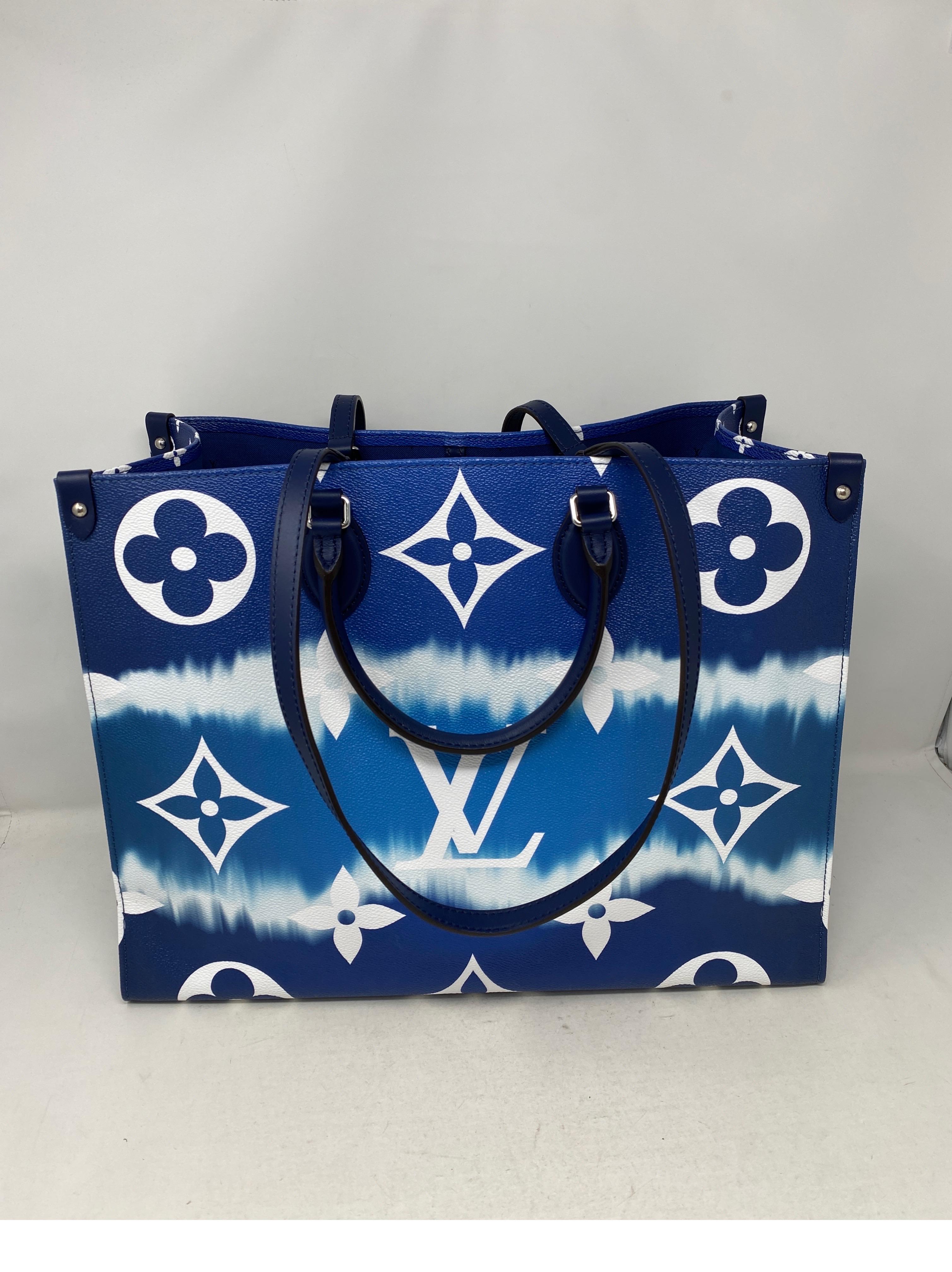 Louis Vuitton On The Go Blue Escale Bag In Good Condition In Athens, GA