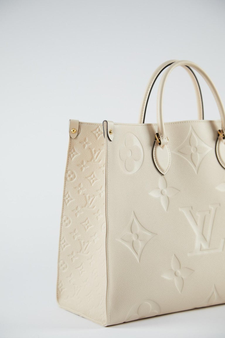 LOUIS VUITTON On the Go Tote in Off White In New Condition For Sale In London, GB