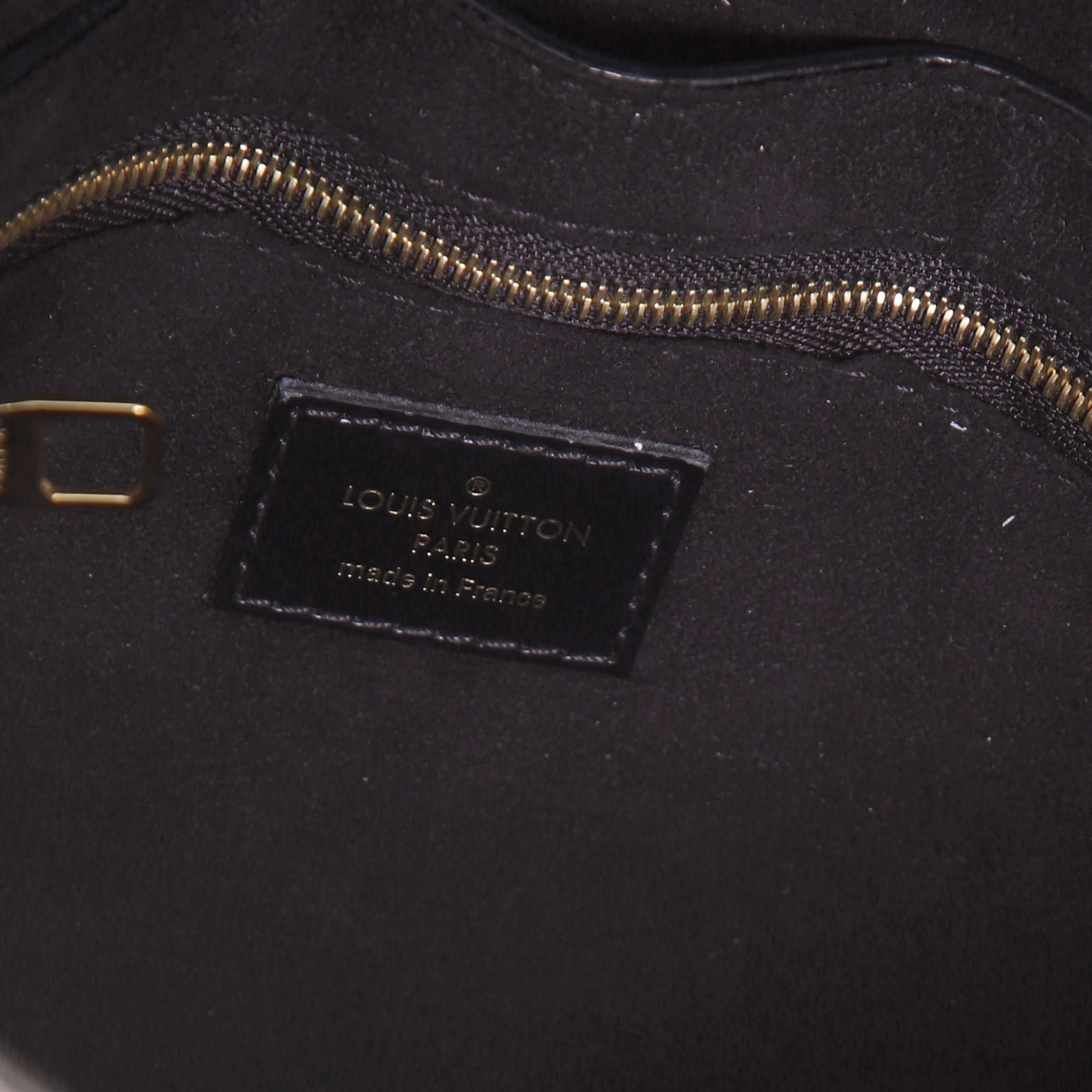 Ein-Hand-Klappentasche von Louis Vuitton aus Segeltuch und Leder mit Monogramm MM 2