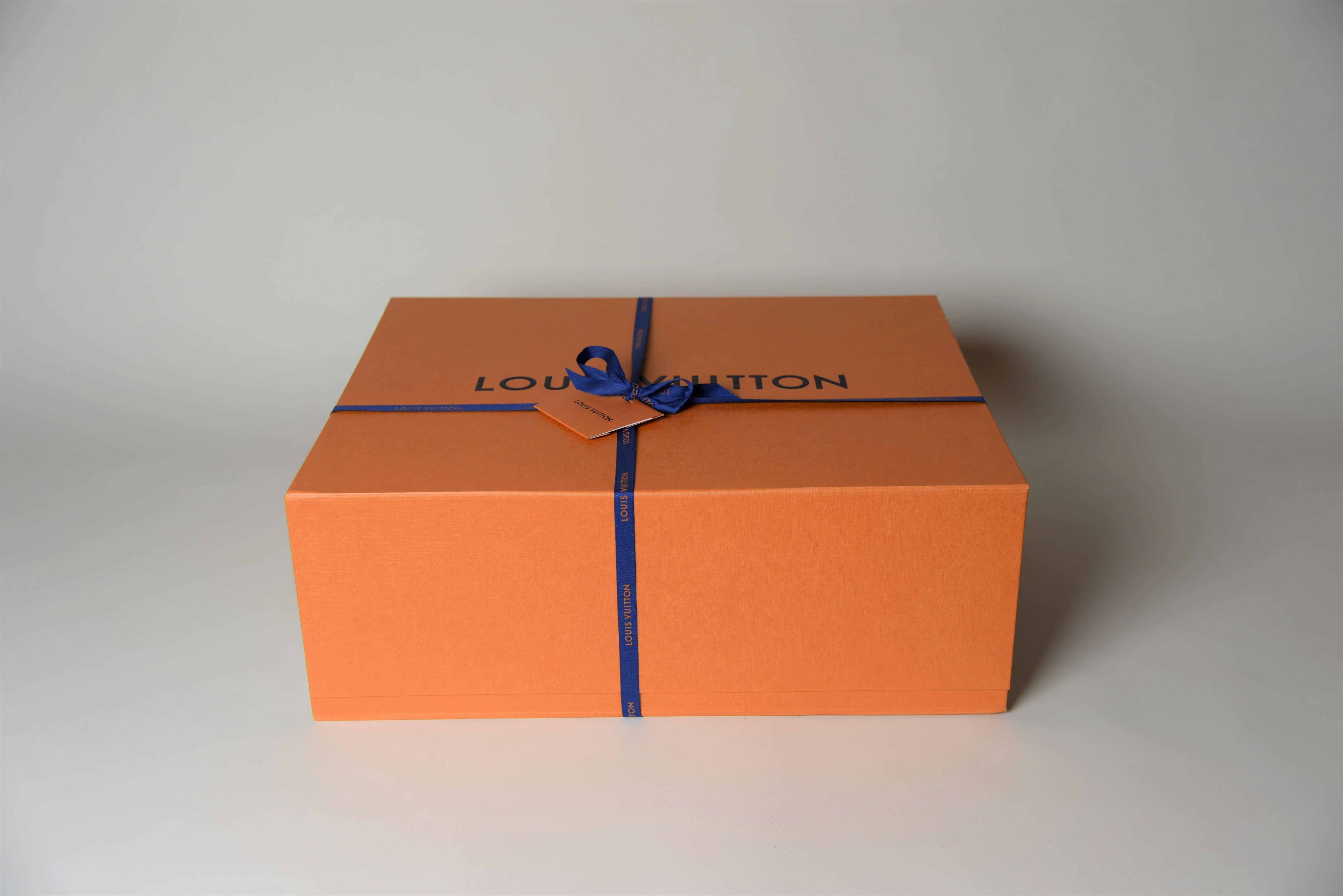 Louis Vuitton OnTheGo GM Wild at Heart collection BRAND-NEW 7