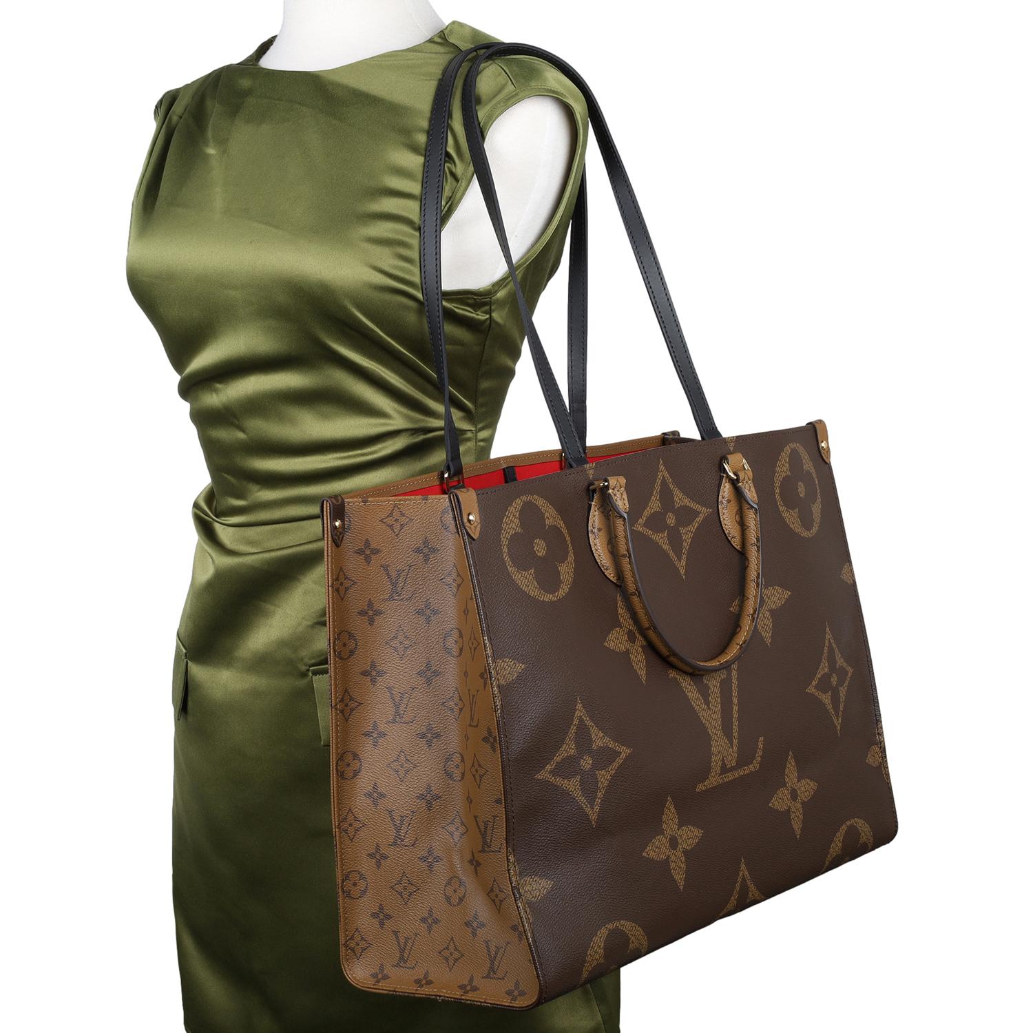 Louis Vuitton Onthego Monogram MM Reverse Giant Tote - Una dichiarazione di Eleganza senza tempo

La Louis Vuitton Onthego Monogram MM è l'emblema della raffinatezza e della funzionalità. Pensata per la donna moderna, questa lussuosa tote unisce