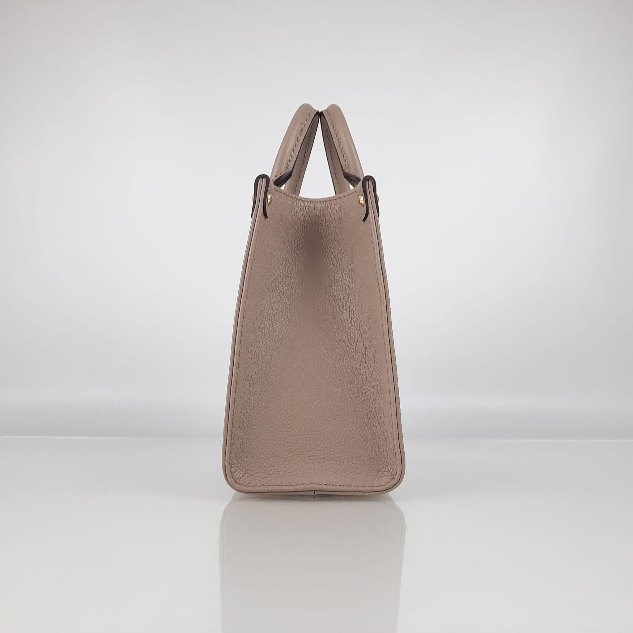Women's Louis Vuitton Onthego PM Tote Bag Tourterelle / Crème Monogram Empreinte Leather For Sale