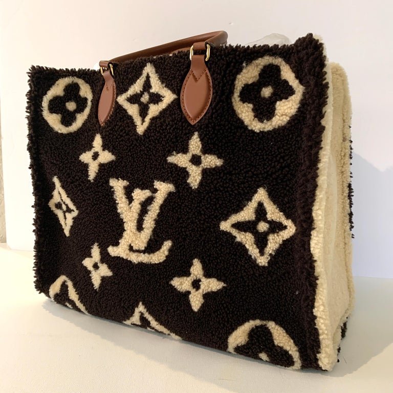 Louis Vuitton Outfits Bags in Shearling for F/W 2022 - PurseBlog