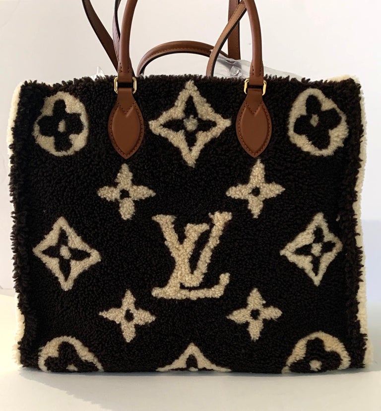 Louis Vuitton Onthego Teddy Monogram Shearling Tote Bag at 1stDibs