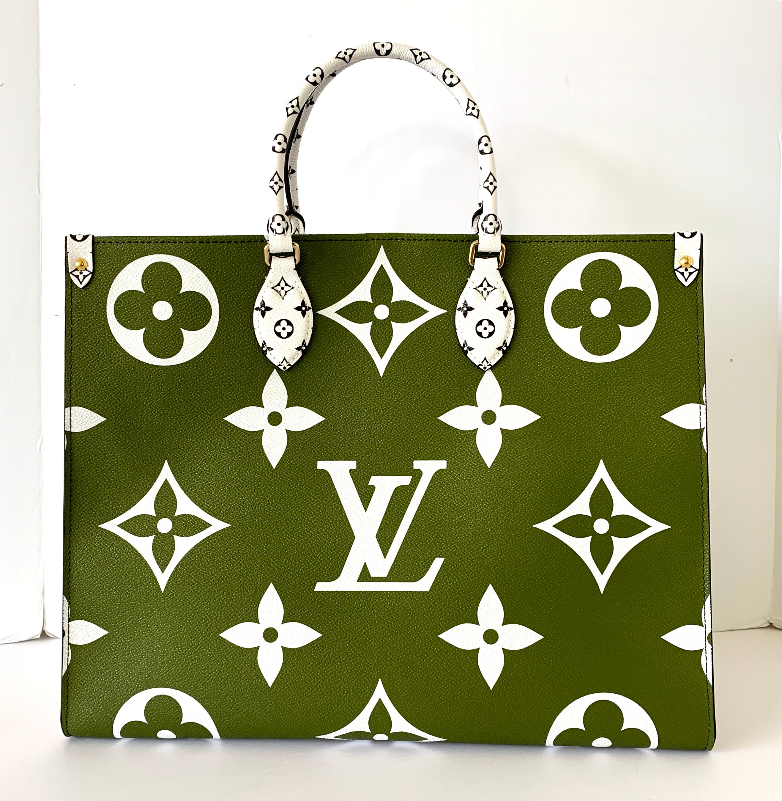 Louis Vuitton 
Onthego Tote
What a great bag!
 
GIANT MONOGRAM 
One side khaki the other side white
 
What a beautiful Summer Color!
16.14 x 13.39 x 7.48 inches 
(Length x Height x Width) 
L 16.1 x H 13.4 x W 7.5 inches
Khaki Green/White/Beige/Crème