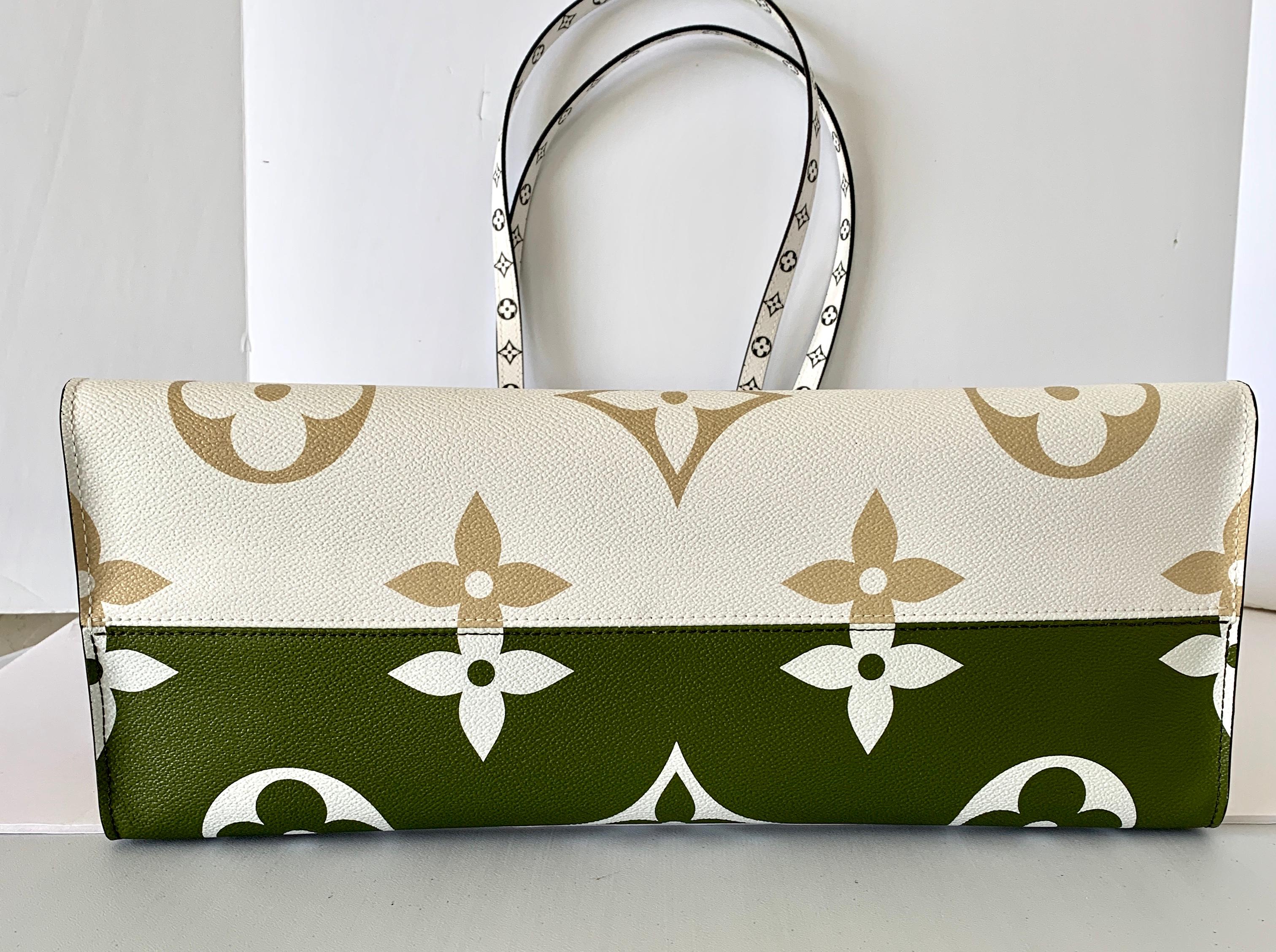 Louis Vuitton Onthego Tote Giant Monogram KHAKI WHITE In New Condition In West Chester, PA