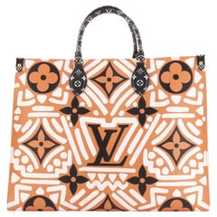 Louis Vuitton on X: Introducing the LV Crafty Collection. #LouisVuitton's  Monogram Giant motif comes alive thanks to an ultra-graphic treatment and  vivid hues. Discover the new collection of leather goods, accessories, and