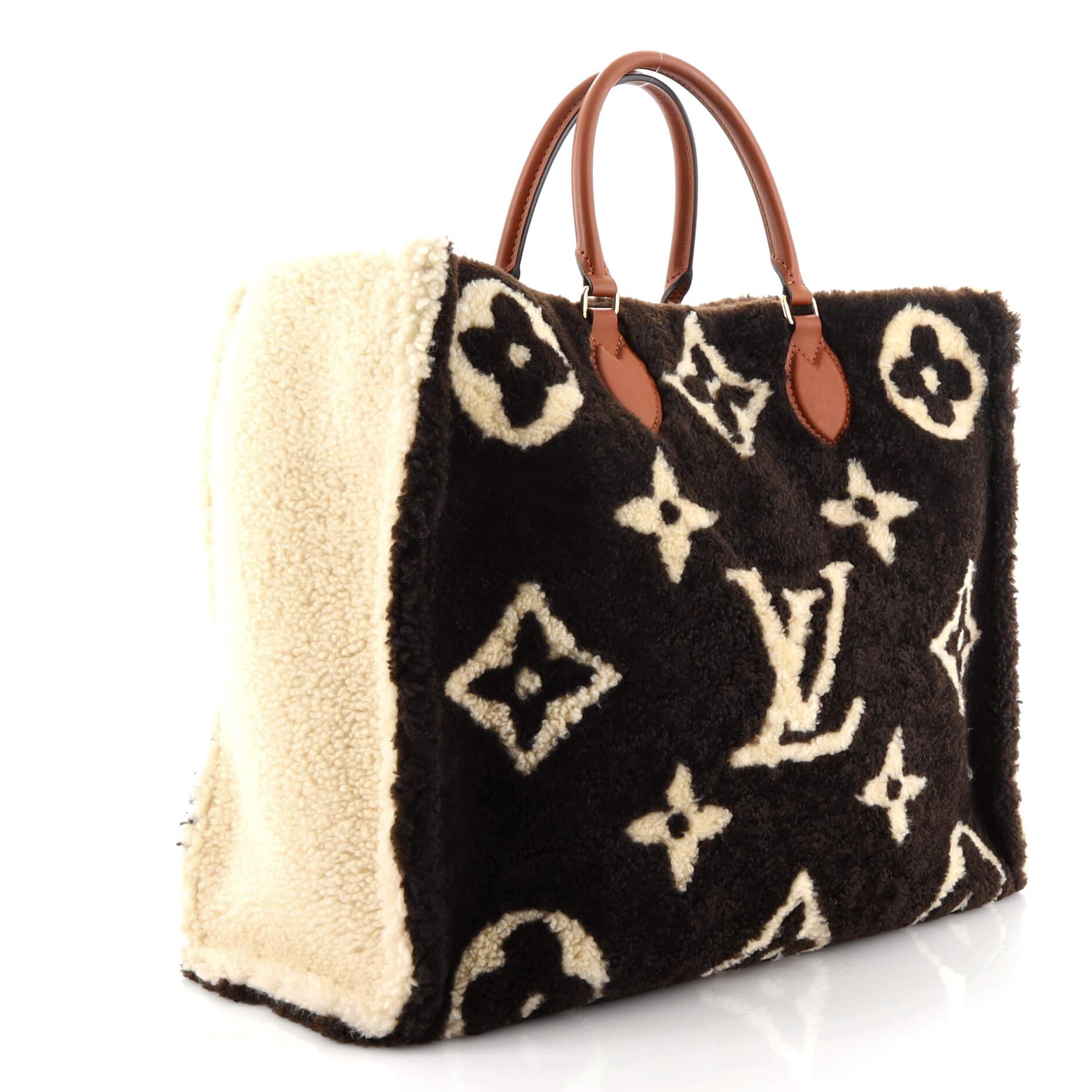louis vuitton fleece bag