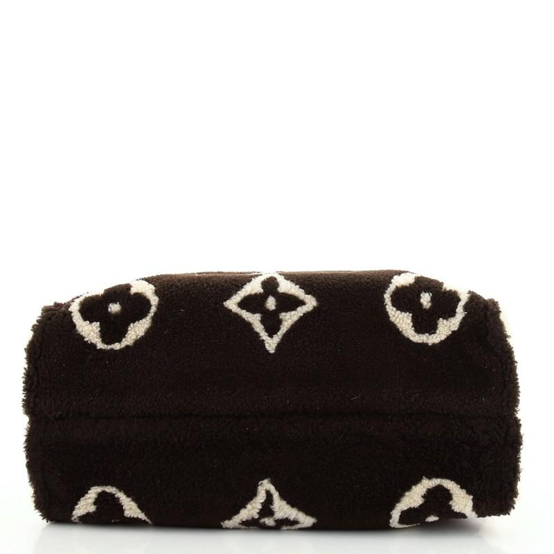 Louis Vuitton OnTheGo Tragetasche mit Monogramm aus riesigem Teddy-Fleece GM im Zustand „Gut“ in NY, NY