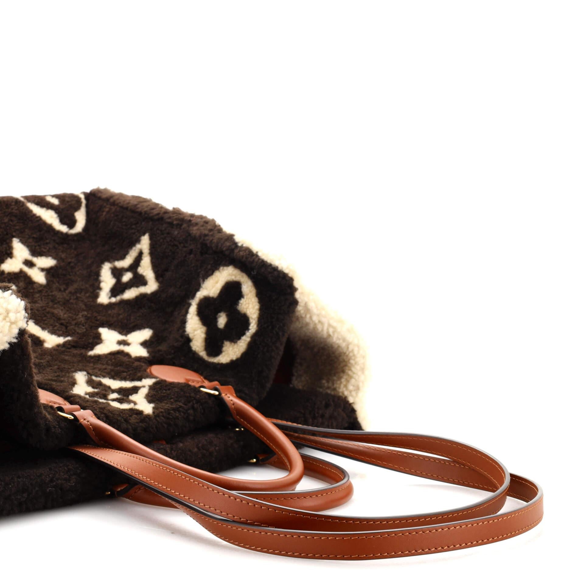 Louis Vuitton OnTheGo Tote Monogram Giant Teddy Fleece GM In Good Condition In NY, NY