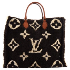 Louis Vuitton OnTheGo Tragetasche mit Monogramm aus riesigem Teddy-Fleece GM