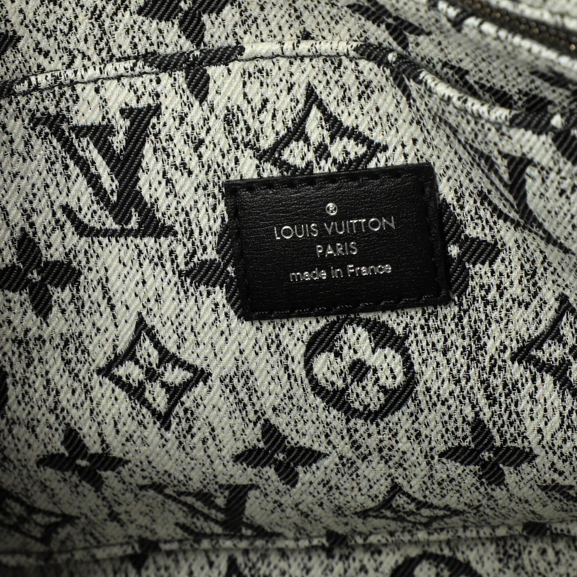 Louis Vuitton OnTheGo Tote Monogram Jacquard Denim MM For Sale 3