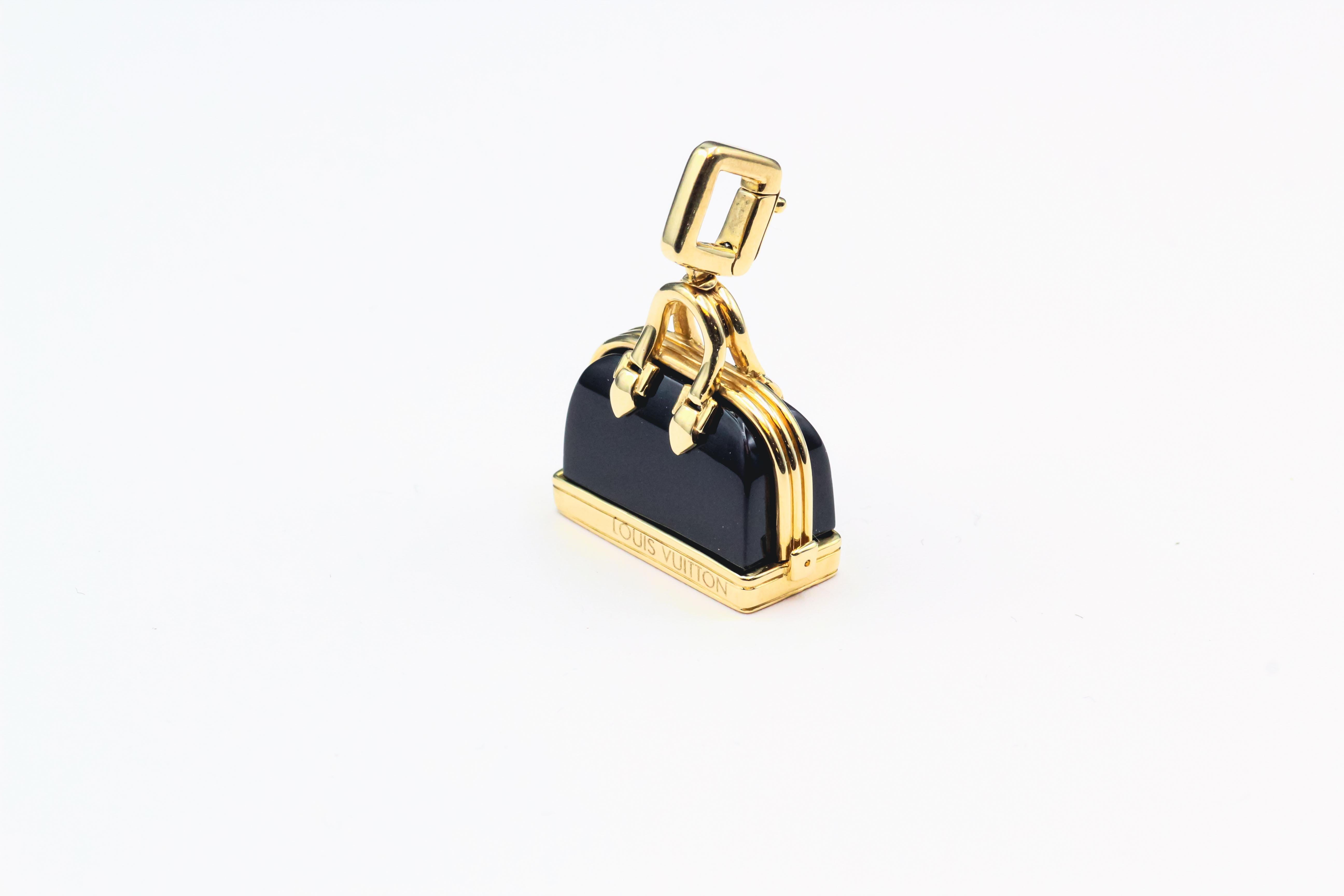 Taille ovale Louis Vuitton Pendentif breloque sac Alma en or jaune 18 carats et onyx en vente