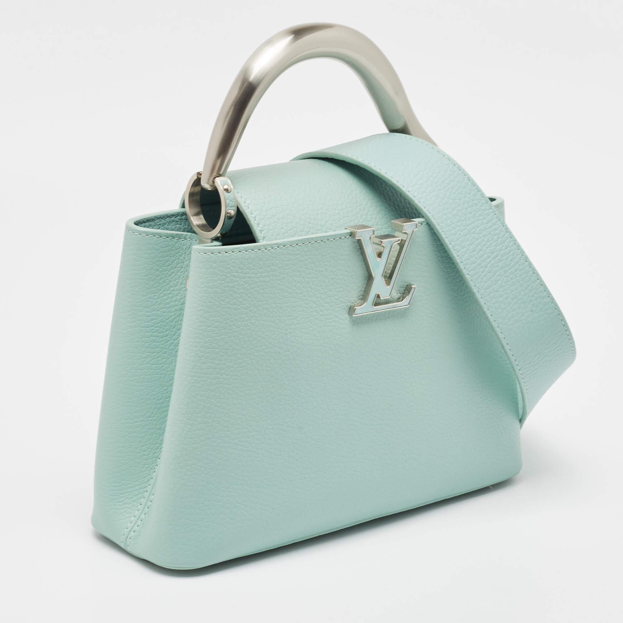Vert Louis Vuitton sac Capucines BB en cuir taurillon vert opalin