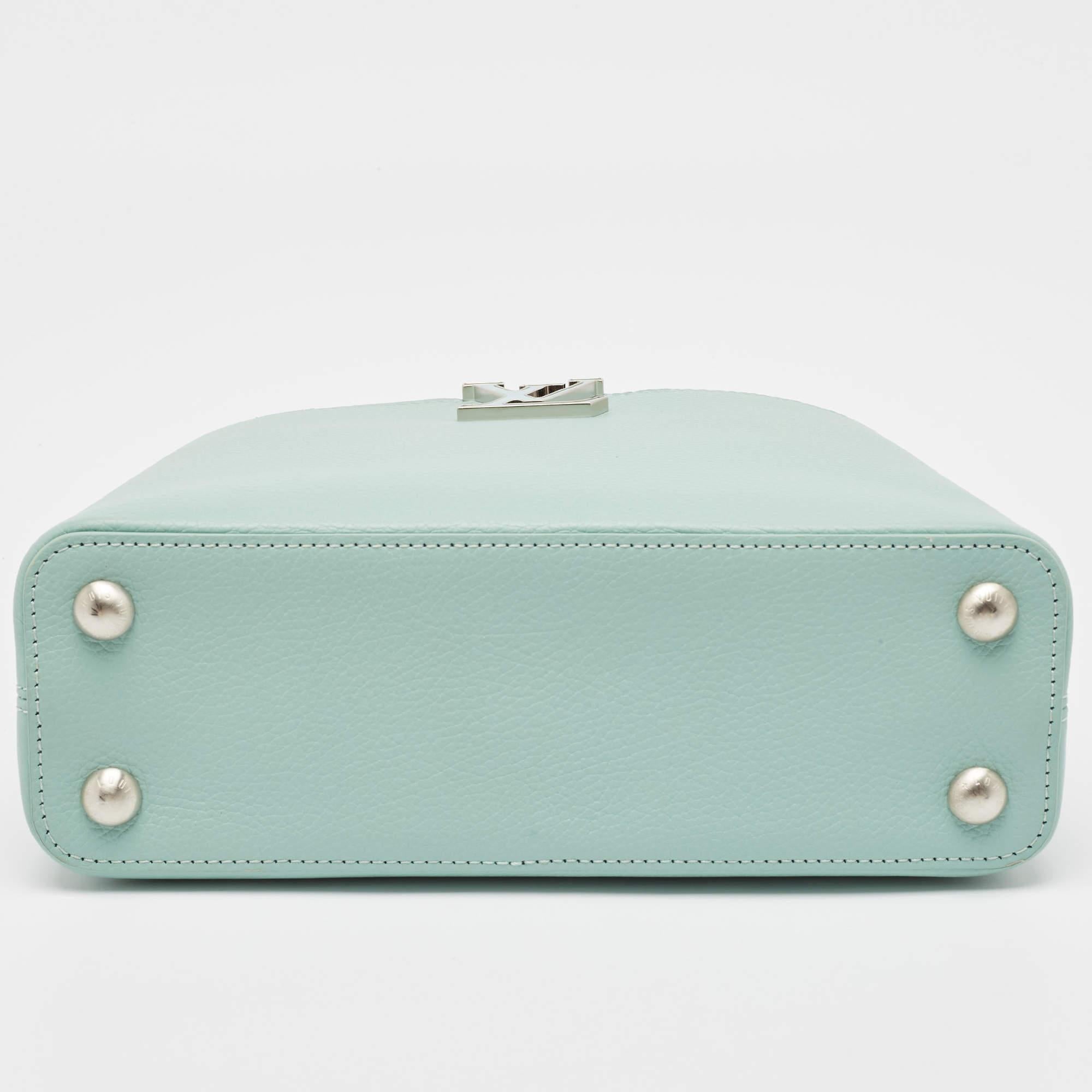 Louis Vuitton sac Capucines BB en cuir taurillon vert opalin 2