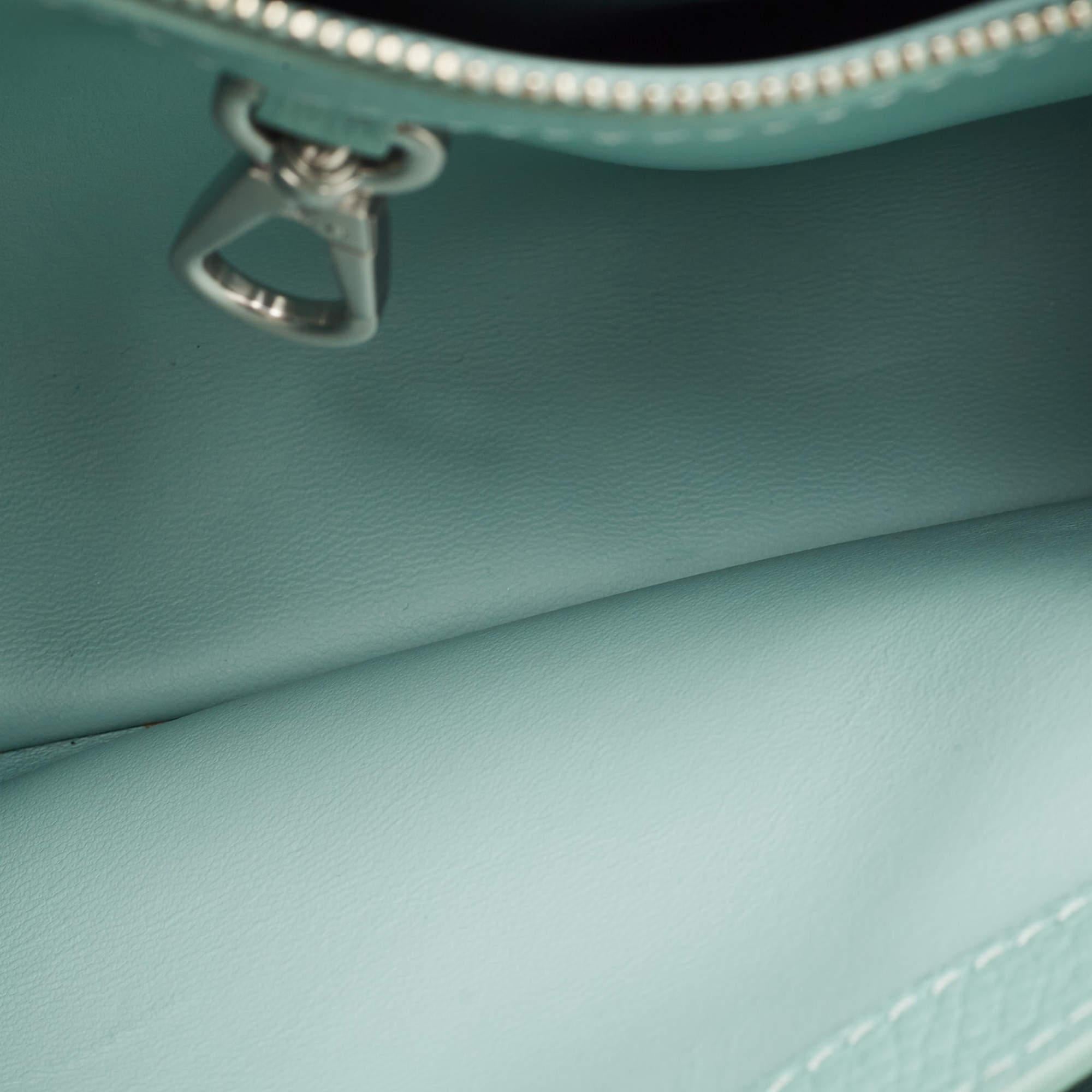 Louis Vuitton sac Capucines BB en cuir taurillon vert opalin 3