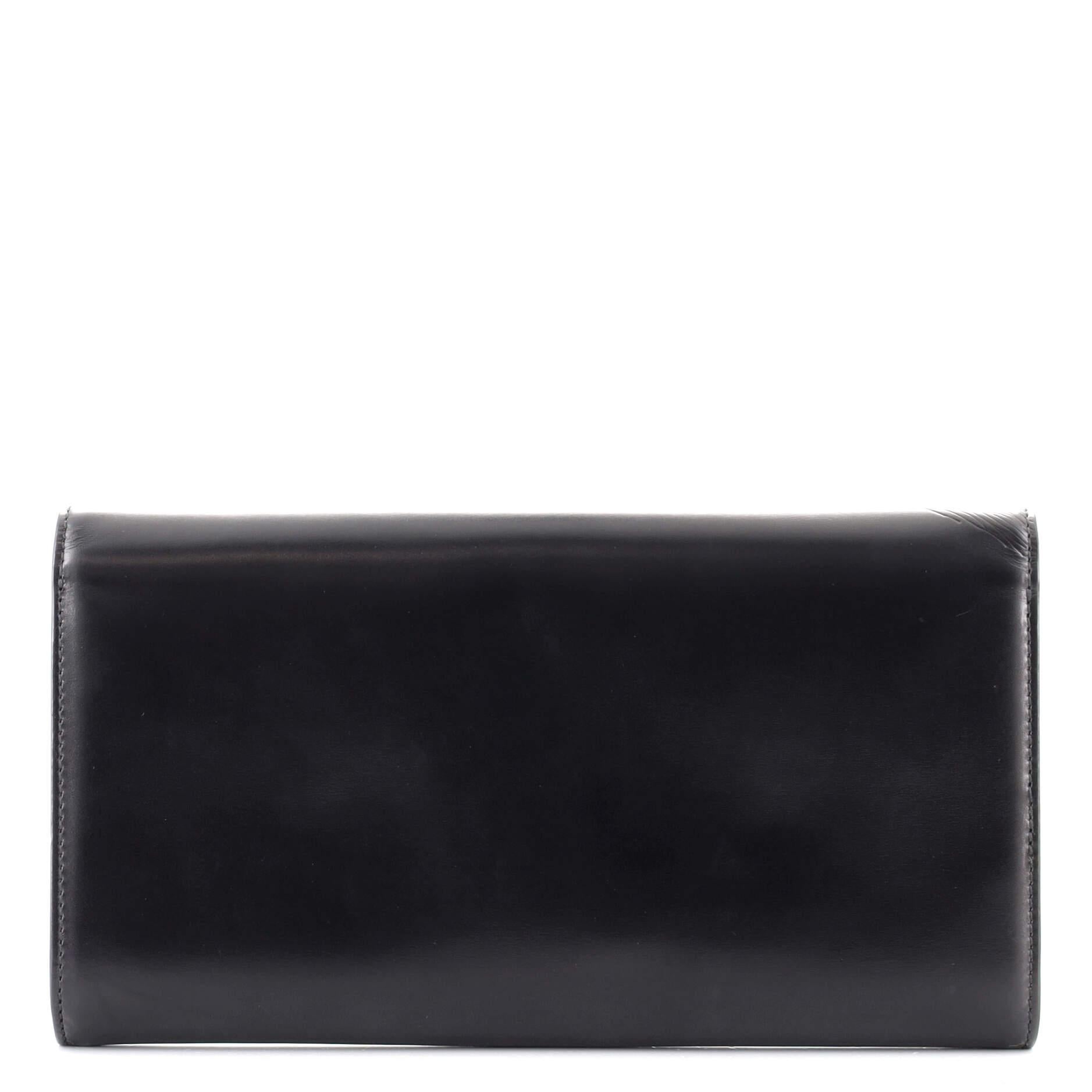 Louis Vuitton Opera Egee Clutch Epi Leder im Zustand „Gut“ in NY, NY