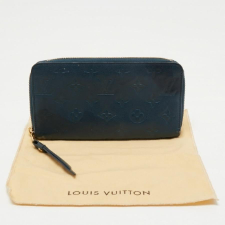 Louis Vuitton - Portefeuille à fermeture éclair en cuir avec monogramme « Empreinte » Pour femmes en vente