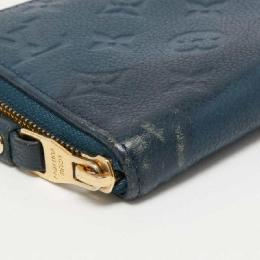 Louis Vuitton - Portefeuille à fermeture éclair en cuir avec monogramme « Empreinte » en vente 3