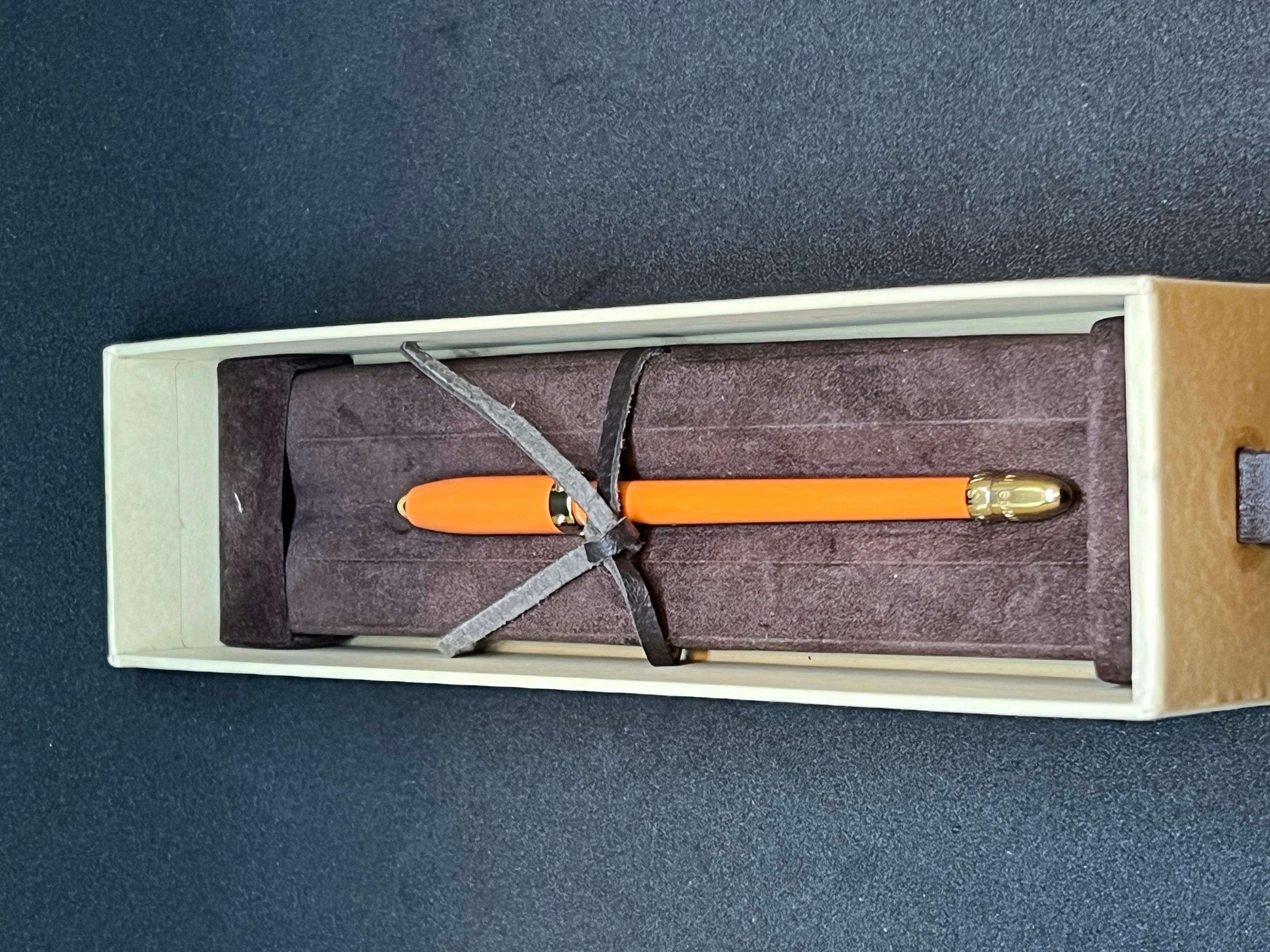 Louis Vuitton Orange and Gold Agenda chic pen   3